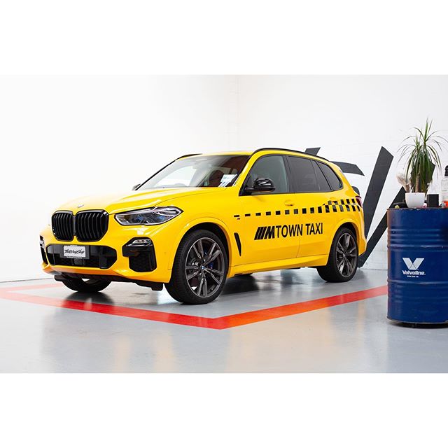 BMW X5 TAXI full wrap 🏁🚖 #thewrapshop #paintisdead #bmw #bmwtaxi