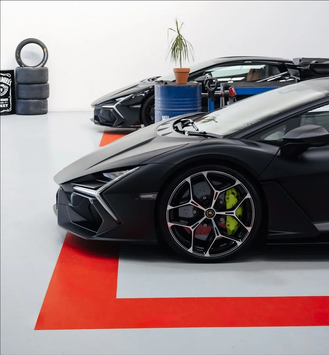 Pick your poison 🧪 Gloss or Satin? 

#thewrapshop #paintisdead #lamborghini #reveulto