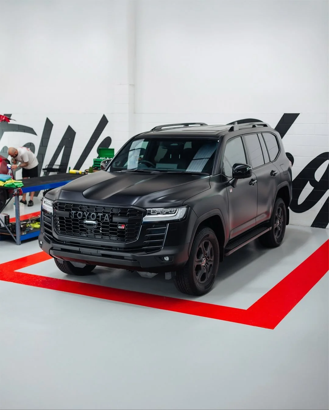 Toyota Land Cruiser GR 300 Series exterior protection in Profilm Satin PPF ✔️🏁

@profilm_group 

#thewrapshop #paintisdead #toyota