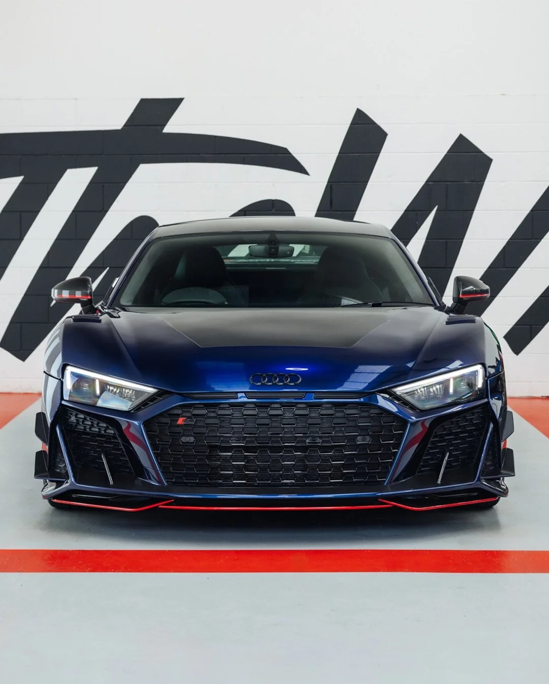 Major transformation of this Audi R8 in preparation for Ayrburn Classic this weekend 🏁

&bull; Exterior finished in Inozetek Metallic Blue Raspberry Dynamic PPF
&bull; Profilm carbon PPF roof, door jambs
&bull; Red accent pin striping
&bull; Audi Sp