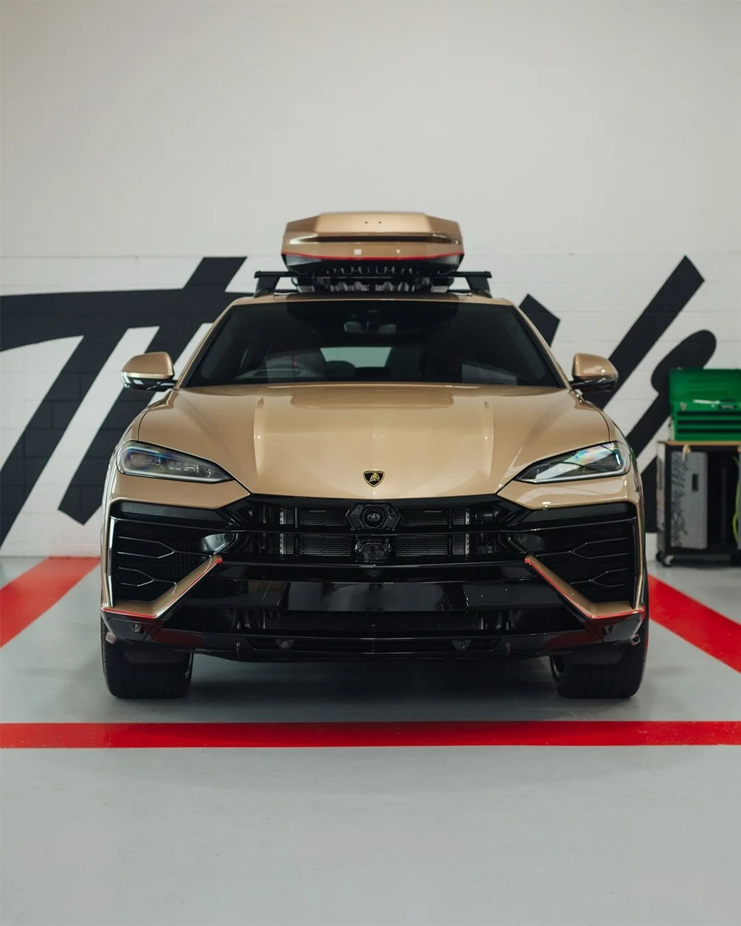 Lamborghini Urus SE exterior PPF in Profilm Ultra Clear Pro. Colour match wrapped roof box with red pinstriping to match the car 🏁

@profilm_group 
@profilm_nz 

#thewrapshop #paintisdead #lamborghini #urusse