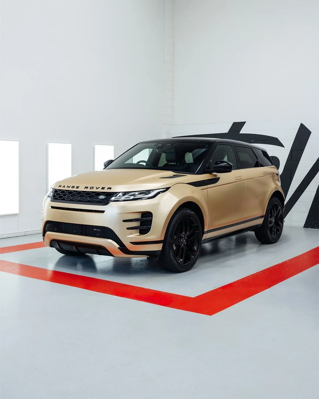 Range Rover Evoke colour change in Inozetek Frozen Satin Metallic Antique Bronze 🏁

@moodiblends 
@inozetek 
@inozetekcarclub 

#thewrapshop #paintisdead #rangerover