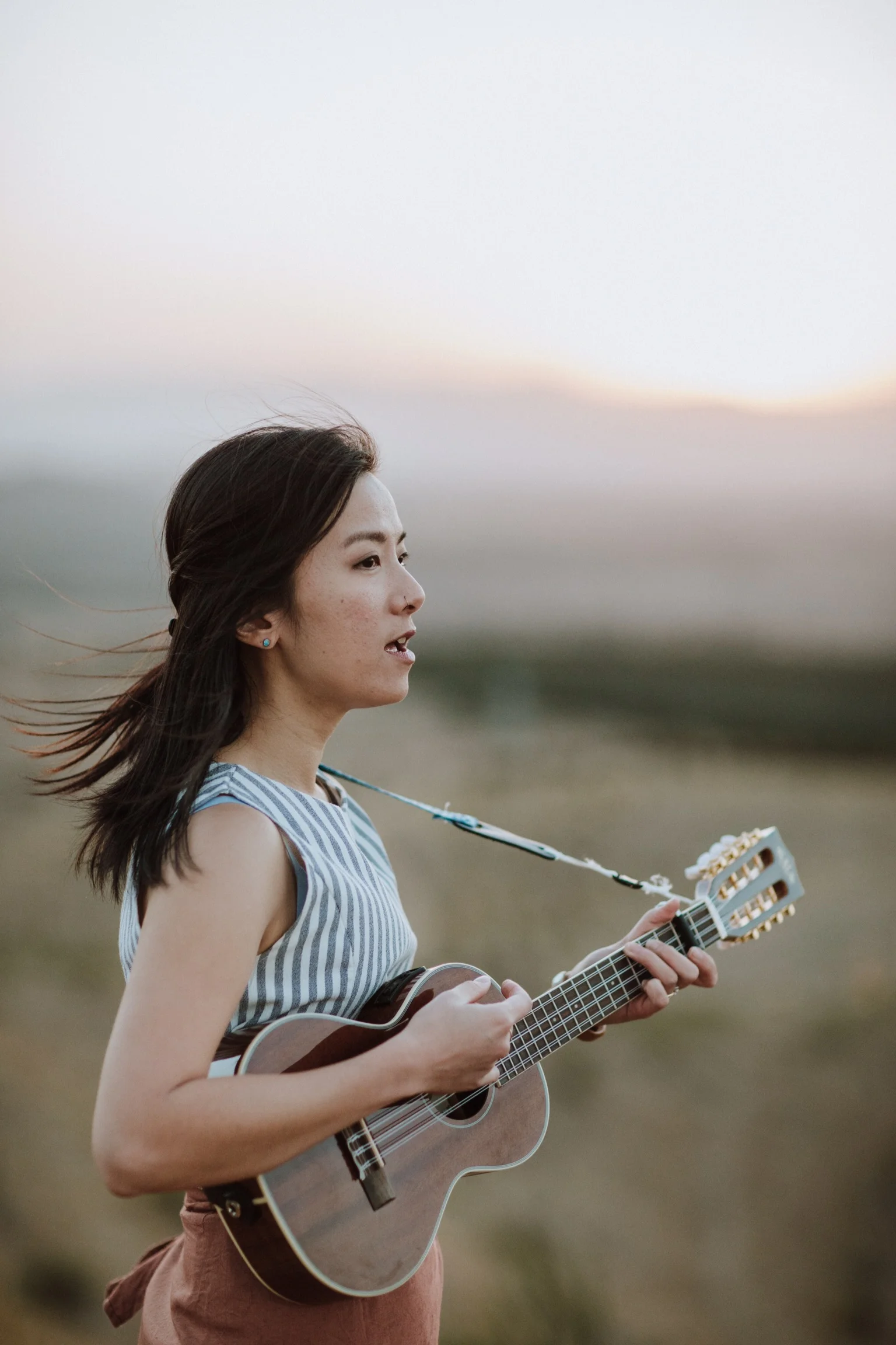 KIM YANG (ACT) Kim Yang is an acoustic songstress and songwriter with a soothing ethereal voice that captures the attention of passers-by. She started her Australian music journey in early 2016 with a ukulele and a guitar in the streets and cafes of Canberra. Kim’s original songs mix elements of folk, pop, blues and jazz and speak candidly from her lived experiences as a partner, daughter, sister, friend and an insecure soul.