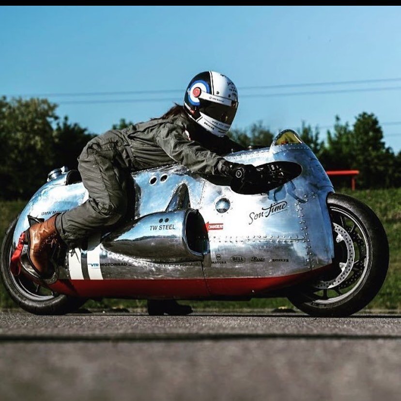 Beautiful machine!
_______________________________
#caferacer #caferacerdreams #caferacers #caferacerporn #motorcycle #moto #usa #race #racer #bmw #bmwmotorcycles #vintagestyle #vintagefashion #vintage #gentlemanstyle #gentleman #muscatti