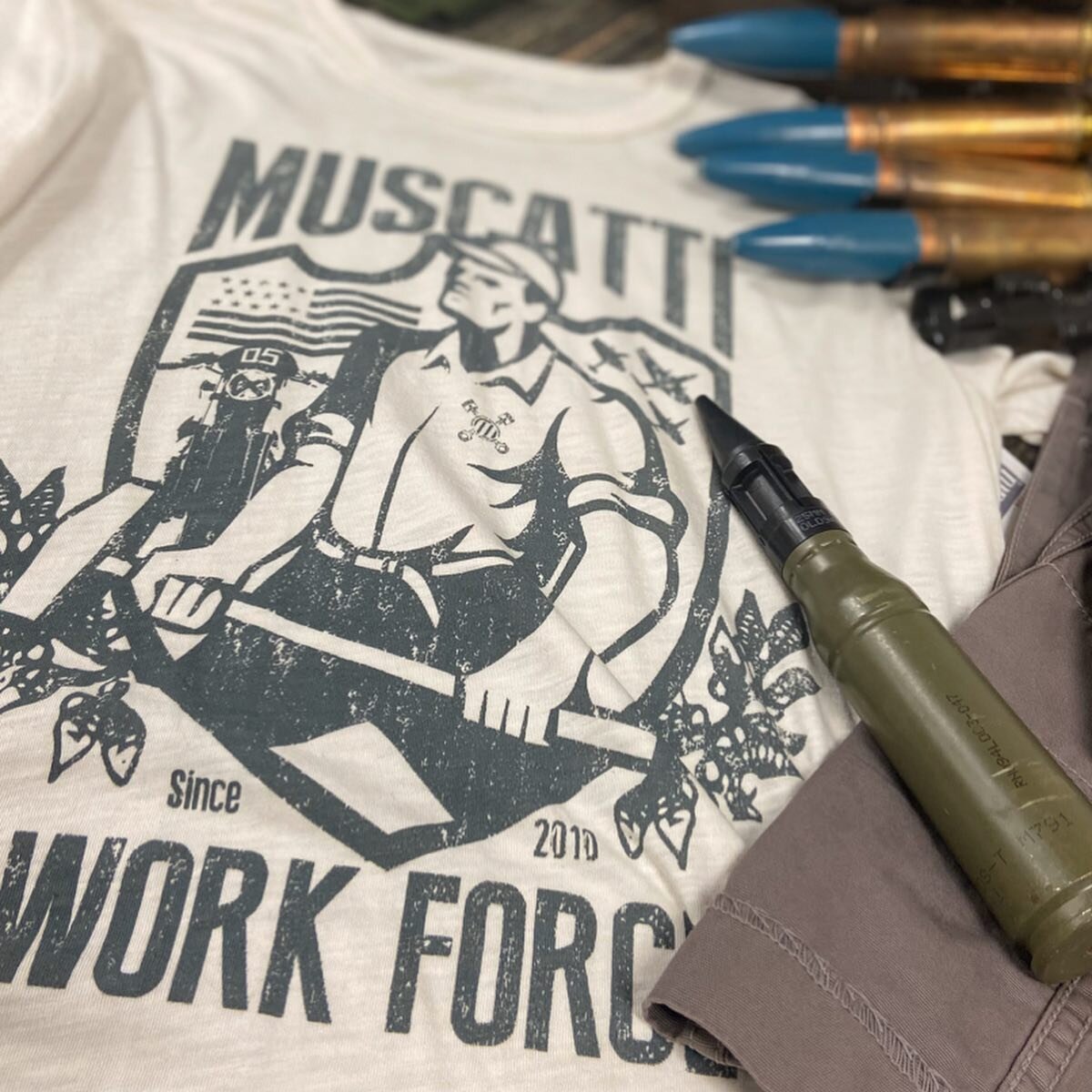 Inspiration from an era

_____________________________________
#caferacer #caferacerporn #wwii #infantry #americanhistory #usa🇺🇸 #americanmade #pride #workingclass #triumph #harley #motorcyclesofinstagram #warrior #vintageclothing #arsenal #muscatt