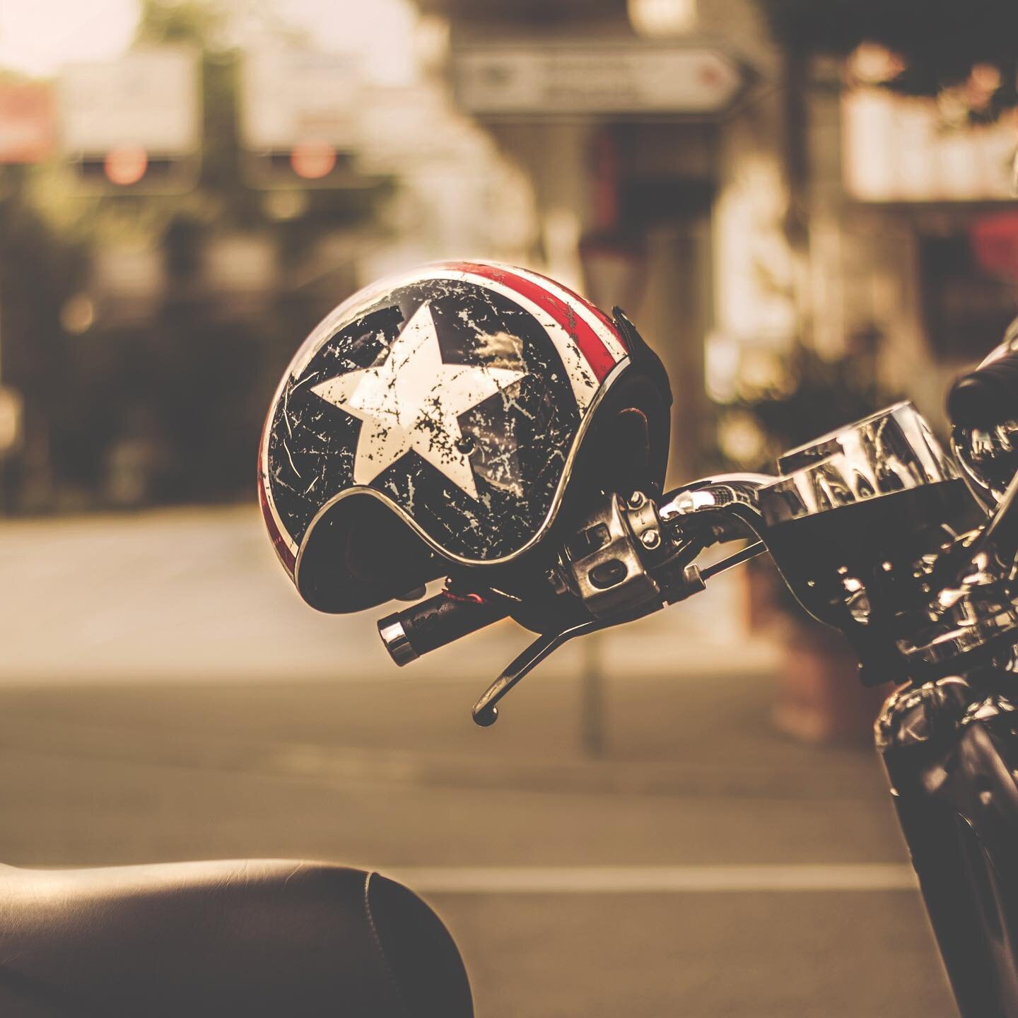 Happy Fourth!!!!!!! 
__________________________
..
#caferacer #caferacerporn #moto #usa🇺🇸 #usa #caferacergram #motorcycles #vintagestyle #retro #merica🇺🇸 #july4th #caferacerworld #california #lalife beach #motorcyclesofinstagram