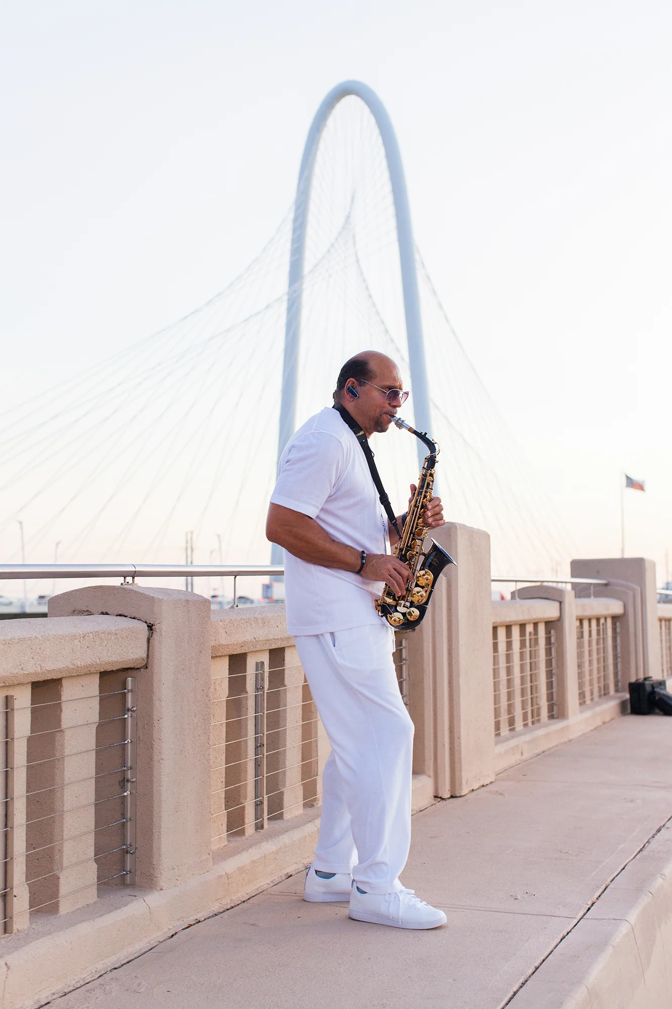 A saxophone player greeted DEB Dallas guests at the start of the evening.