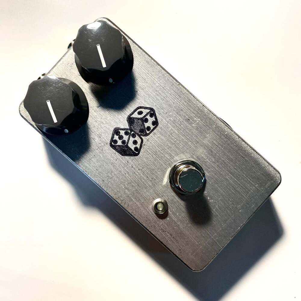 Off-loading this mega-tuff BC109 Silicon Fuzz to use up spare parts &amp; pay some bills. Very tight &amp; articulate with a chunk of gain on tap: a silicon workhorse. A nice lil clip in our stories so take a look 👀 
We&rsquo;ll be doing a few more 