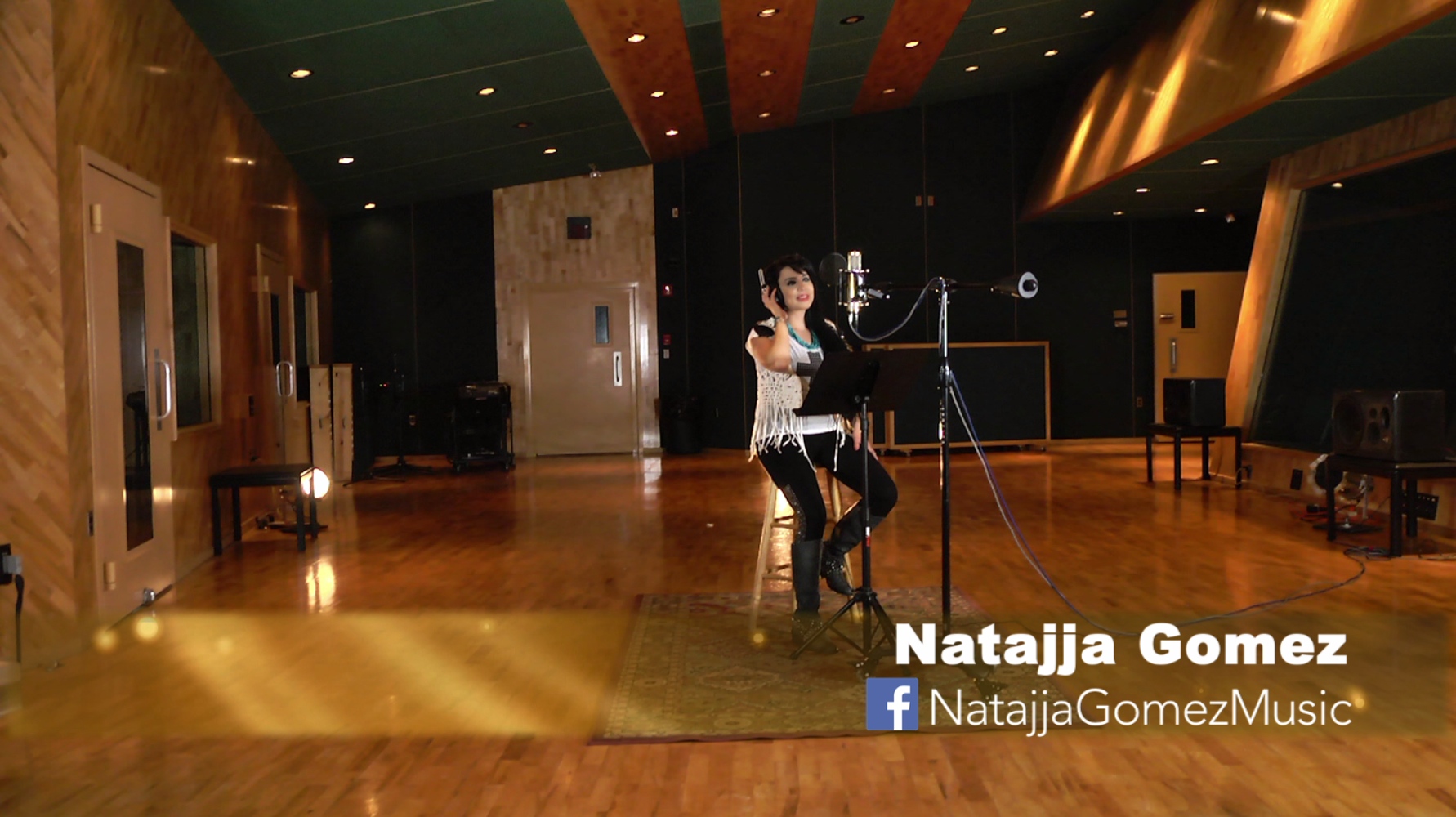 Natajja Gomez in studio (music video).jpg