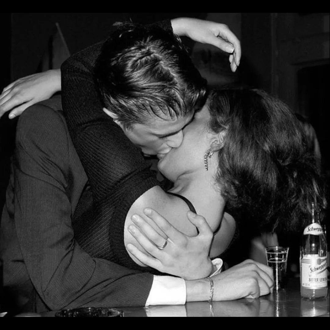 &quot;El Poder del Beso&quot;
Ya s&eacute; que parece una autentica y temeraria frivolidad traer este tema en los tiempos que corren y los graves problemas de todo tipo que tenemos que solventar ... pero como ya est&aacute;is muchos ocupados en &quot