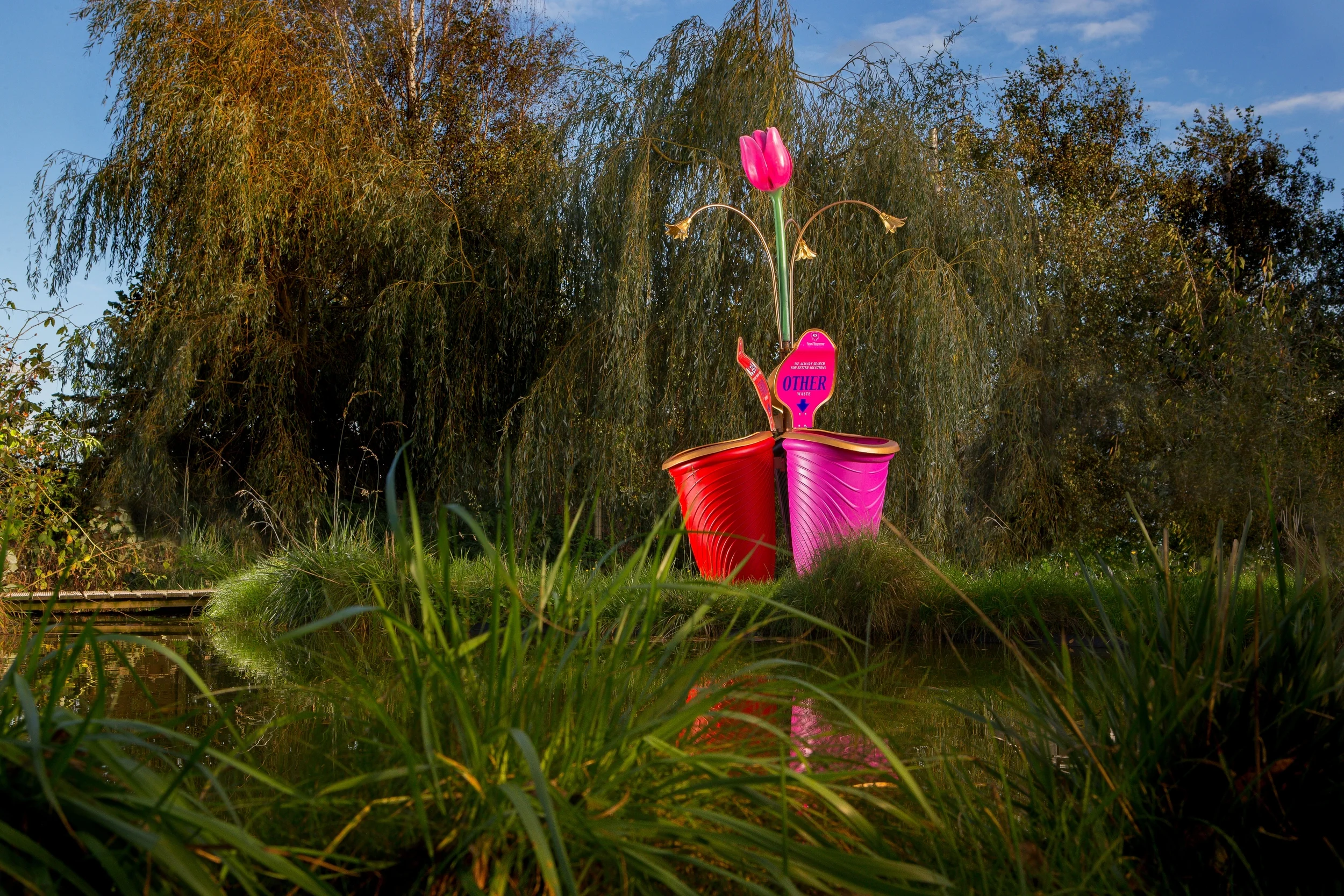 Tomorrowland flower trashbin by Fosfor design