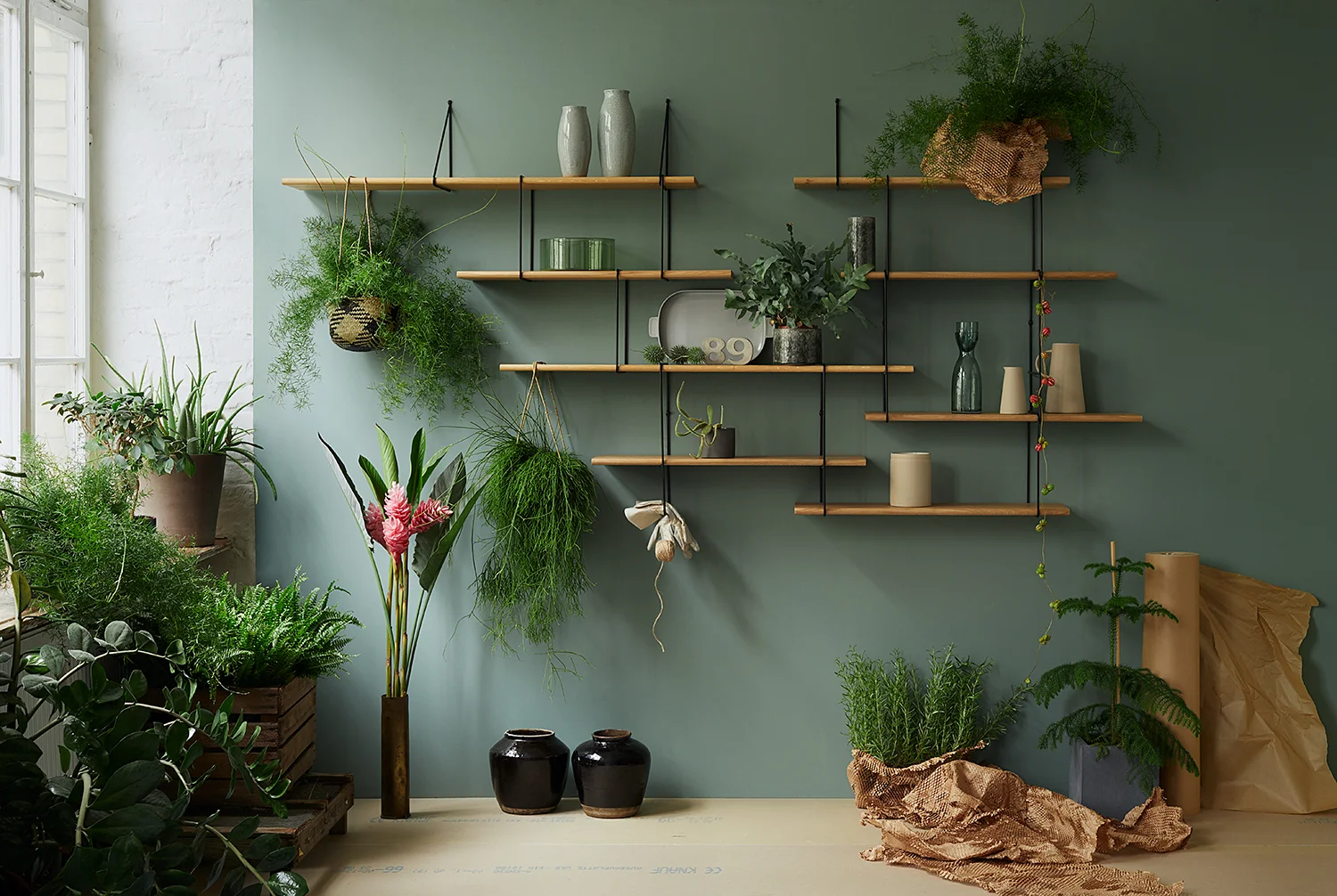 LINK SHELVING SYSTEM BY STUDIO HAUSEN, PHOTO: ANNE DEPPE , STYLING: NICI THEUERKAUF