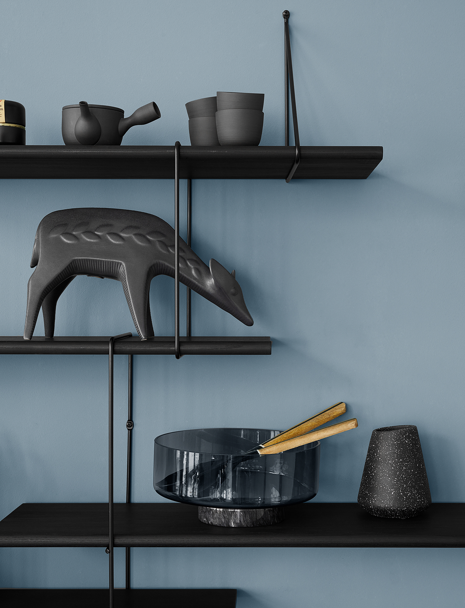 LINK SHELVING SYSTEM BY STUDIO HAUSEN, PHOTO: ANNE DEPPE , STYLING: NICI THEUERKAUF