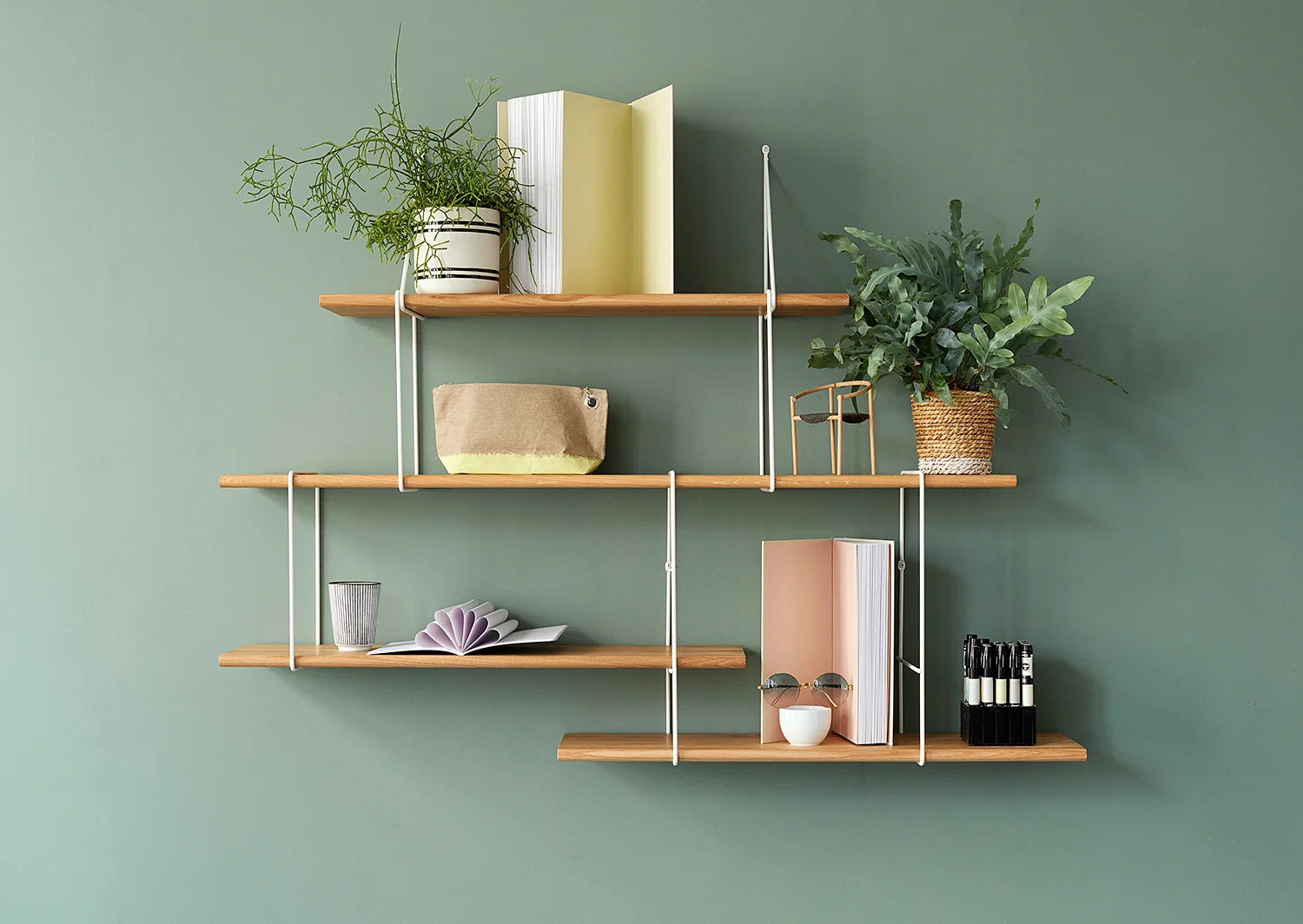 LINK SHELVING SYSTEM BY STUDIO HAUSEN, PHOTO: ANNE DEPPE , STYLING: NICI THEUERKAUF