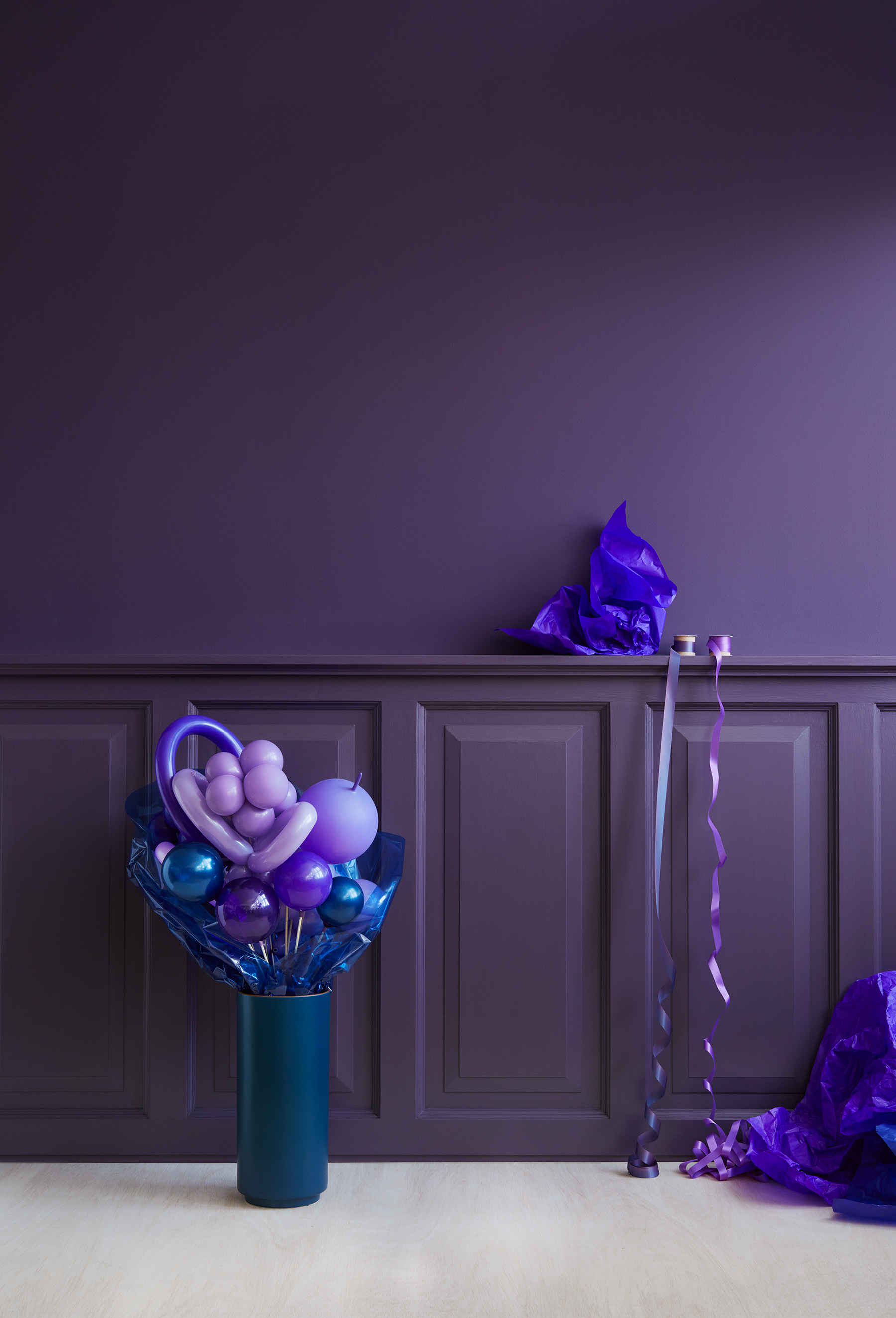 GETTING FRIENDS WITH ULTRA VIOLET, PANTONE COLOR OF THE YEAR 2018  BALLOONSTYLING AND SETDESIGN: ANDREA POTOCKI / WLKMNDYS.COM, Photo: Anne Deppe