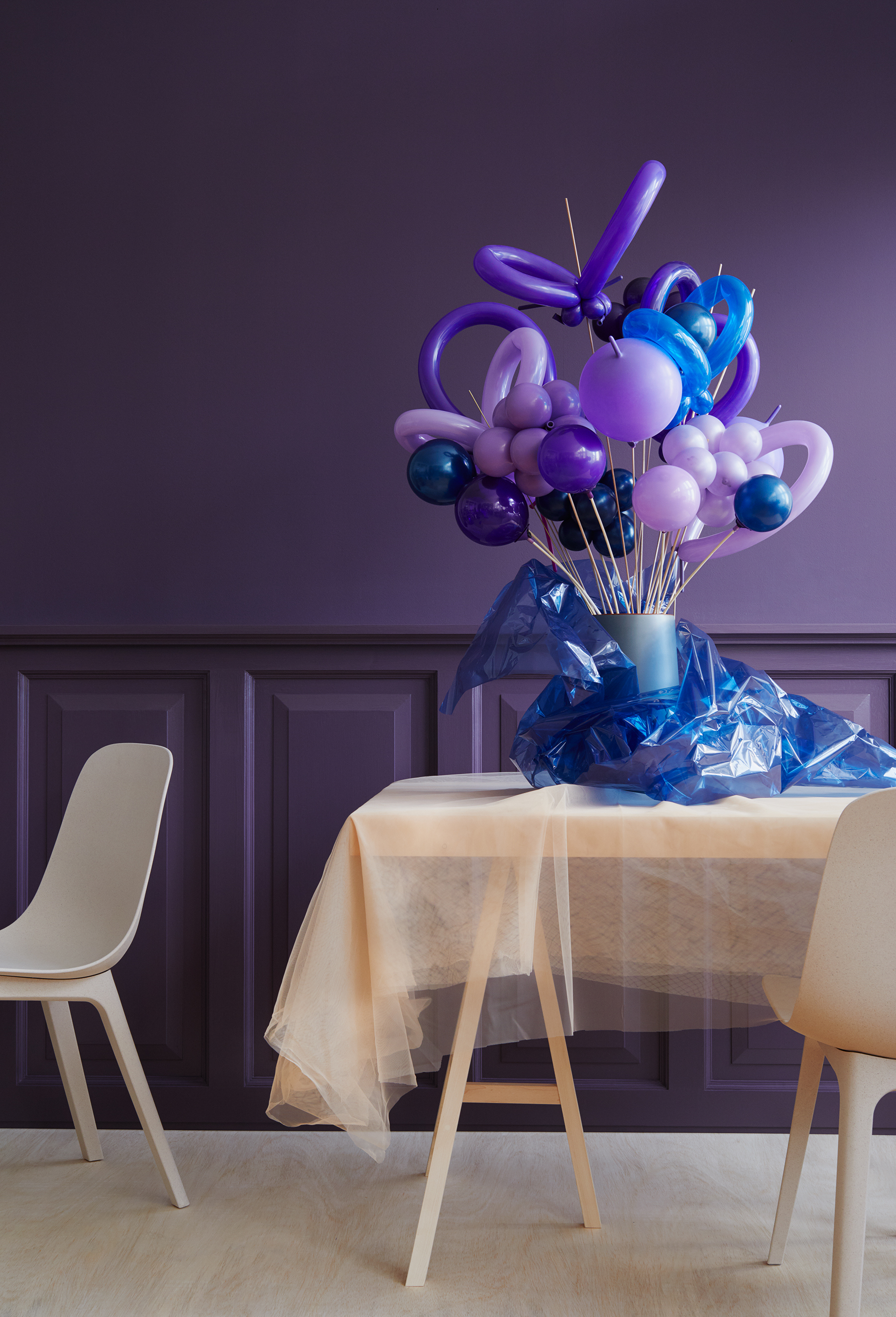 GETTING FRIENDS WITH ULTRA VIOLET, PANTONE COLOR OF THE YEAR 2018  BALLOONSTYLING AND SETDESIGN: ANDREA POTOCKI / WLKMNDYS.COM, Photo: Anne Deppe