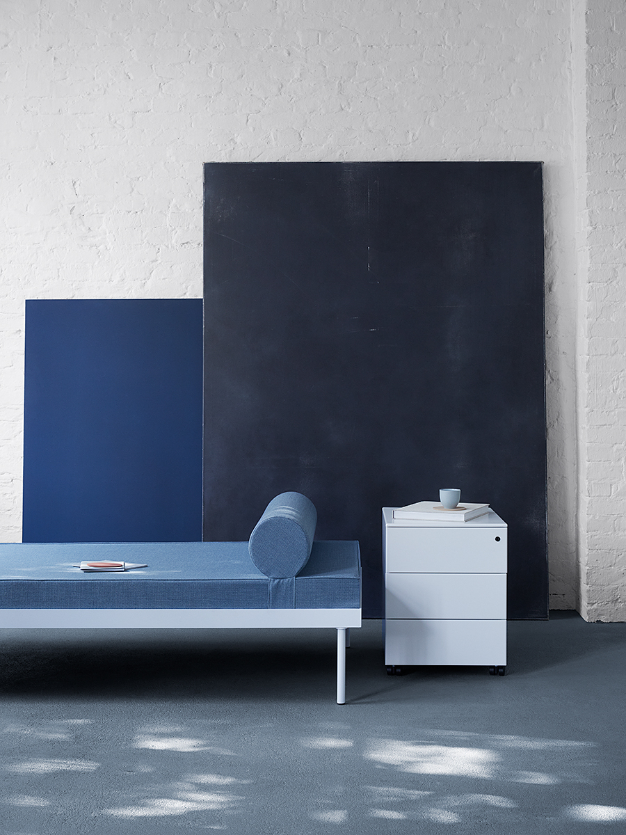 HABIT INTERIOR, PHOTO+SETDESIGN: ANNE DEPPE, Hans Gugelot Daybed