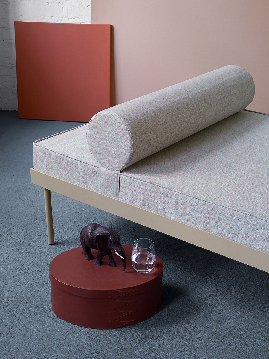 HABIT INTERIOR, PHOTO+SETDESIGN: ANNE DEPPE, Hans Gugelot Daybed