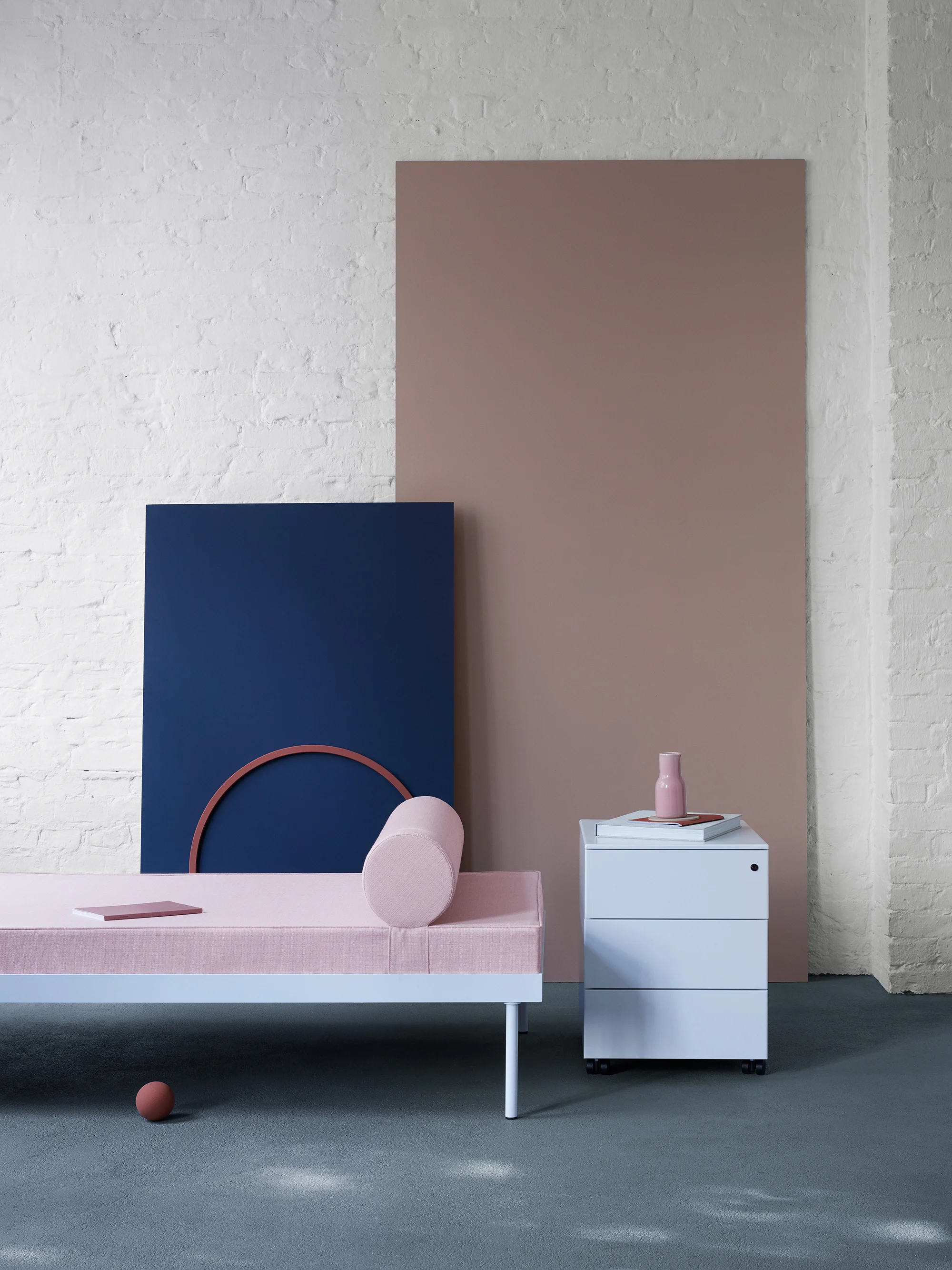 Daybed GB1085 by Hans Gugelot, Habit Interiors , Photography + Setdesign: Anne Deppe