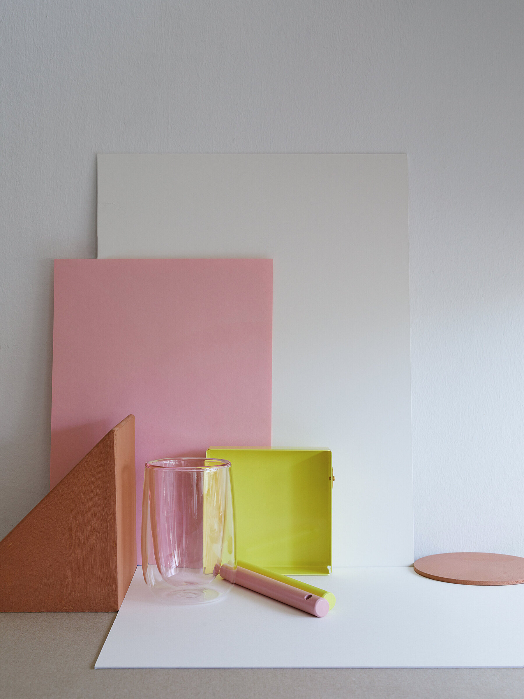 Isolation Sketches No 7, Victor Foxtrot x Fundamental Berlin / yellow x pink , photo: Anne Deppe 