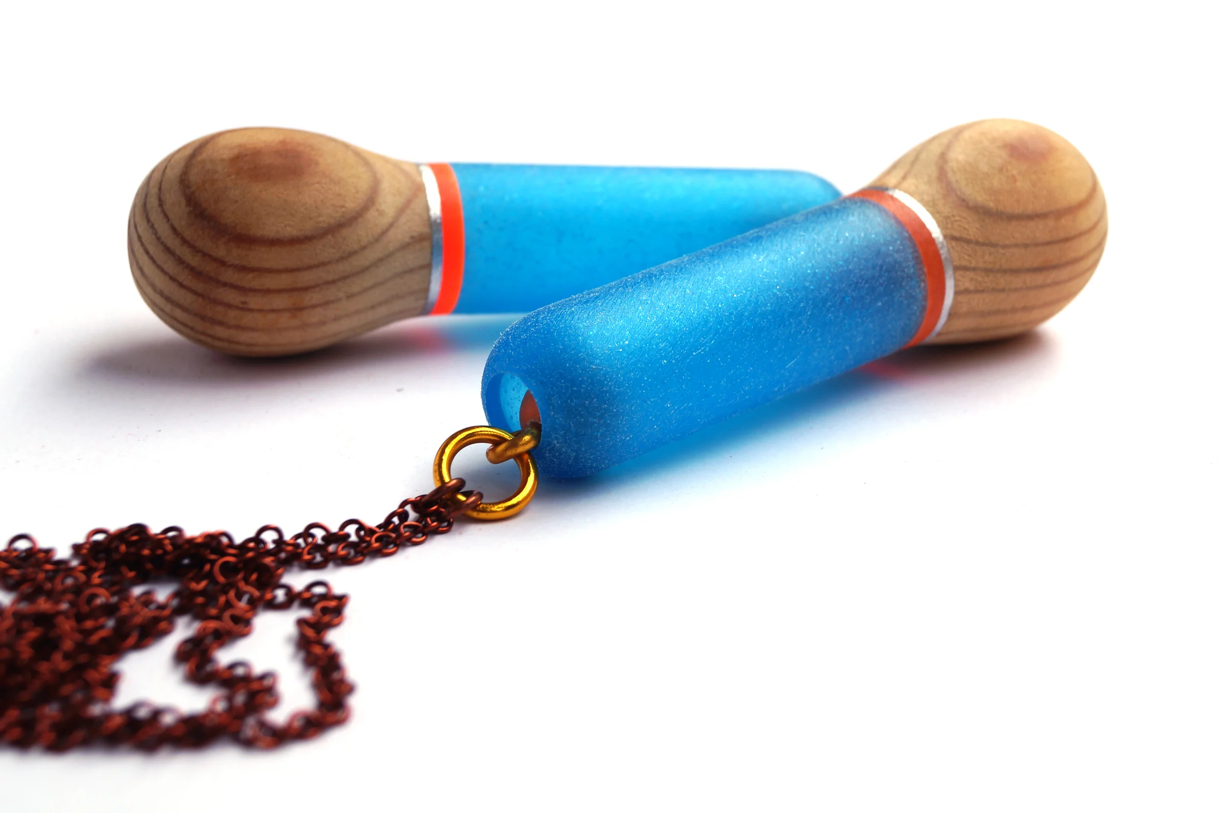 necklaces, plastic/wood/brass/aluminium, 47x3x3 cm