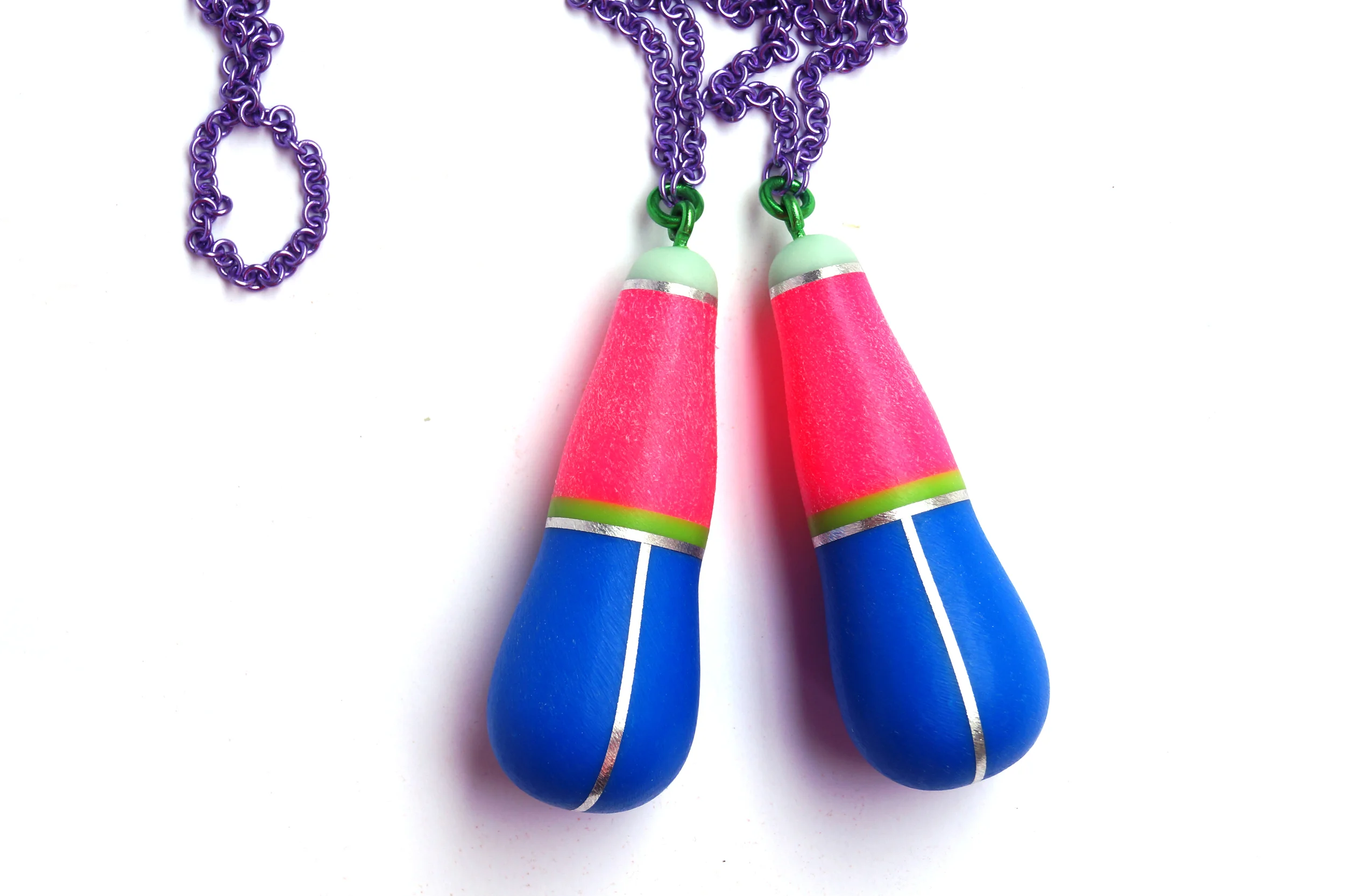 necklaces, plastic/aluminium, 43x3x3 cm