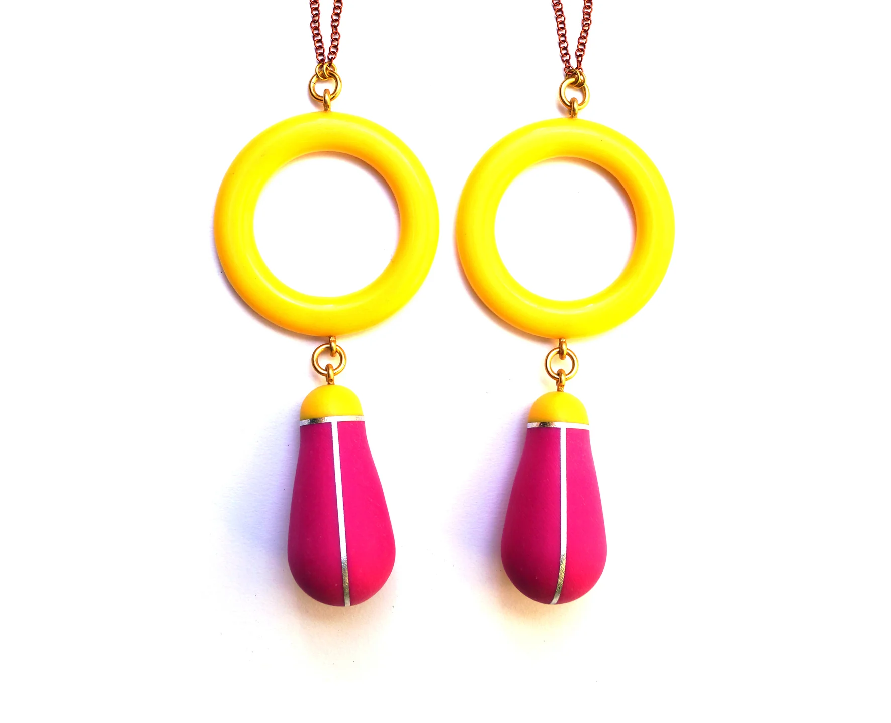 necklaces, plastic/aluminium/steel, 550x70x30 mm, 2016