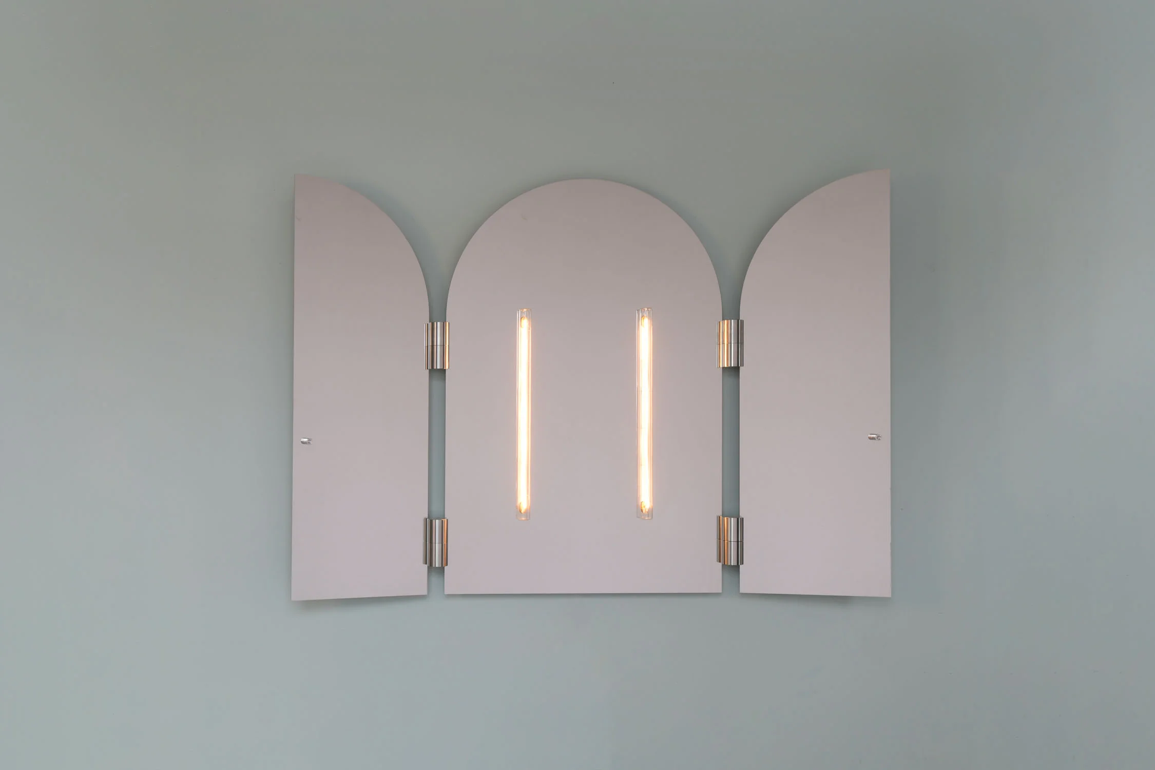Triptych medium