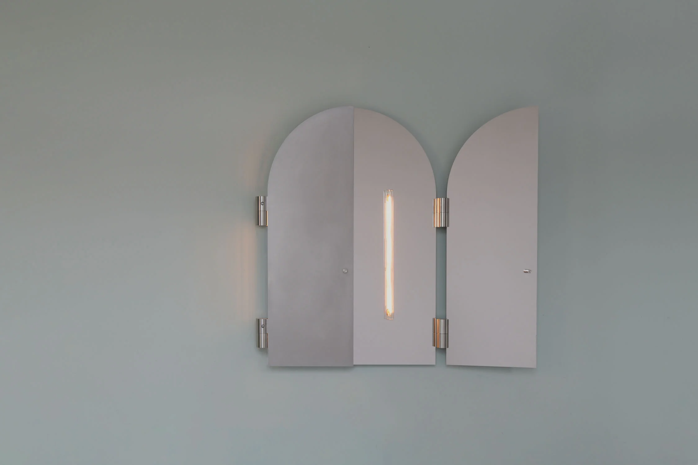 Triptych medium