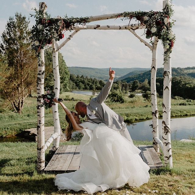 A perfect summer day!

Photo: Nicole Nero Studio
Band: Tales of Joy
Dress: A Love Story Bridal 
Florals: Wyckoff Florist