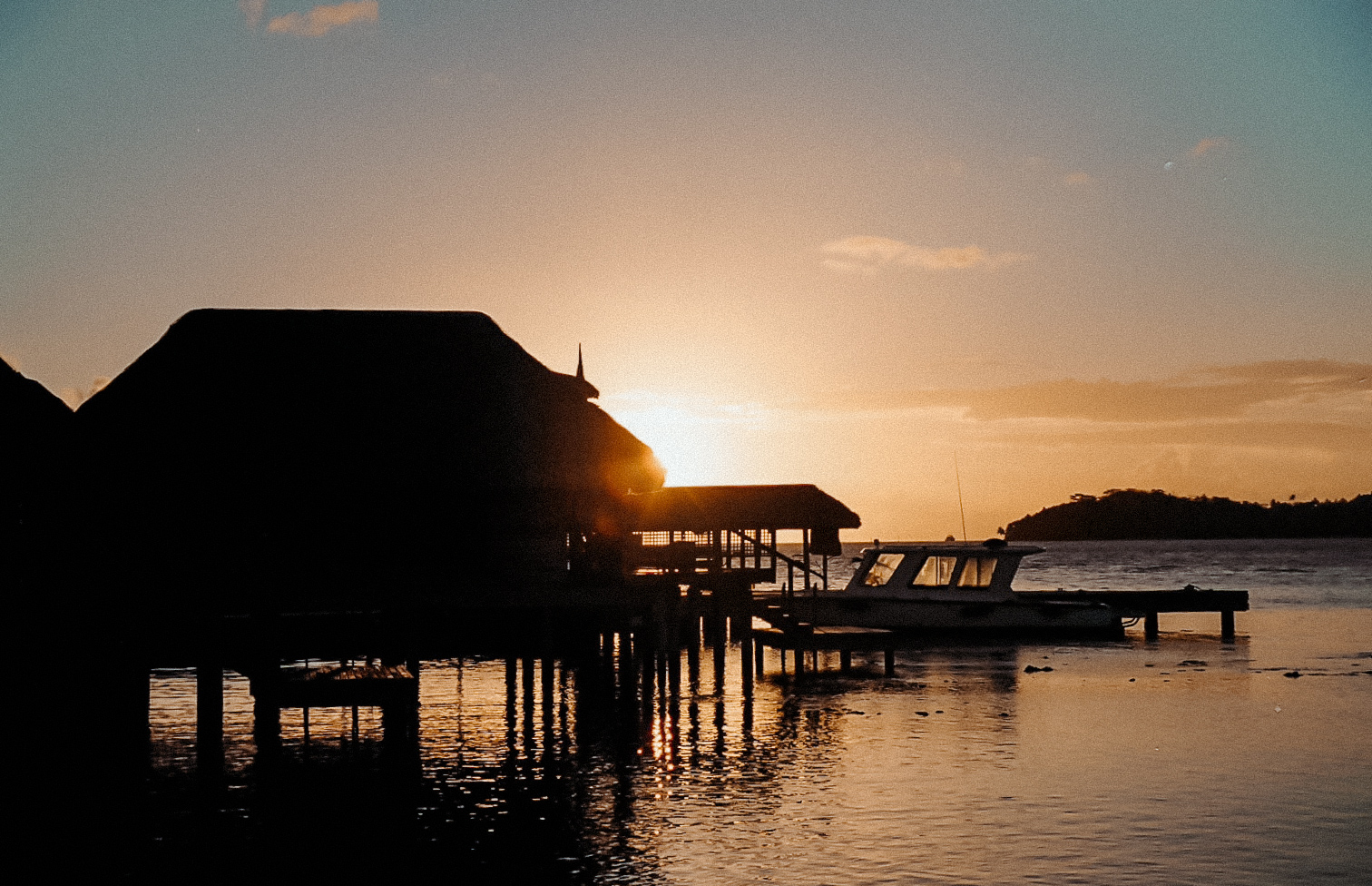 ocean sunset / tahiti travel photography / film photos / kelly fiance creative