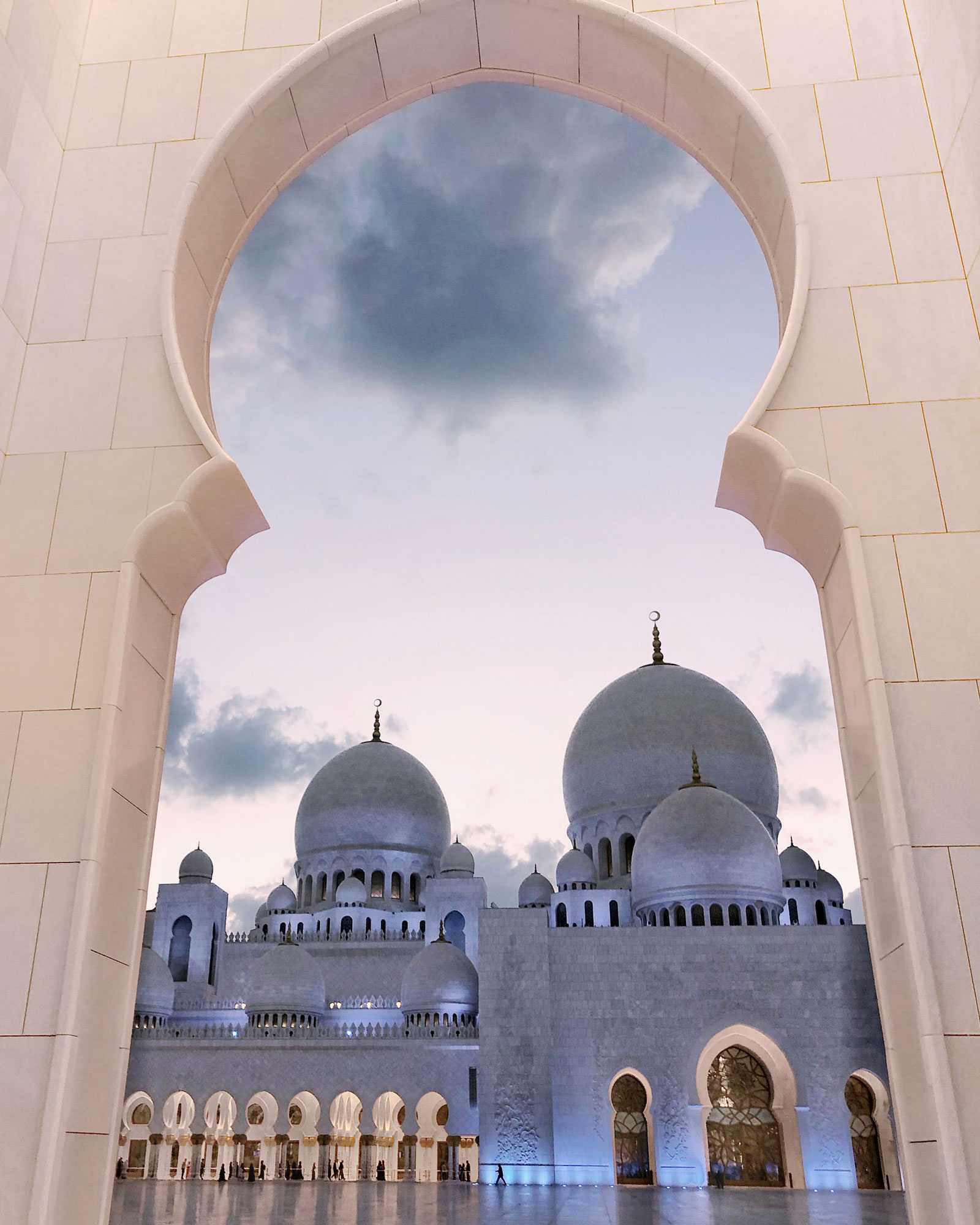 Zayed Mosque Abu Dhabi Travel Photography / Dubai Travel Tips