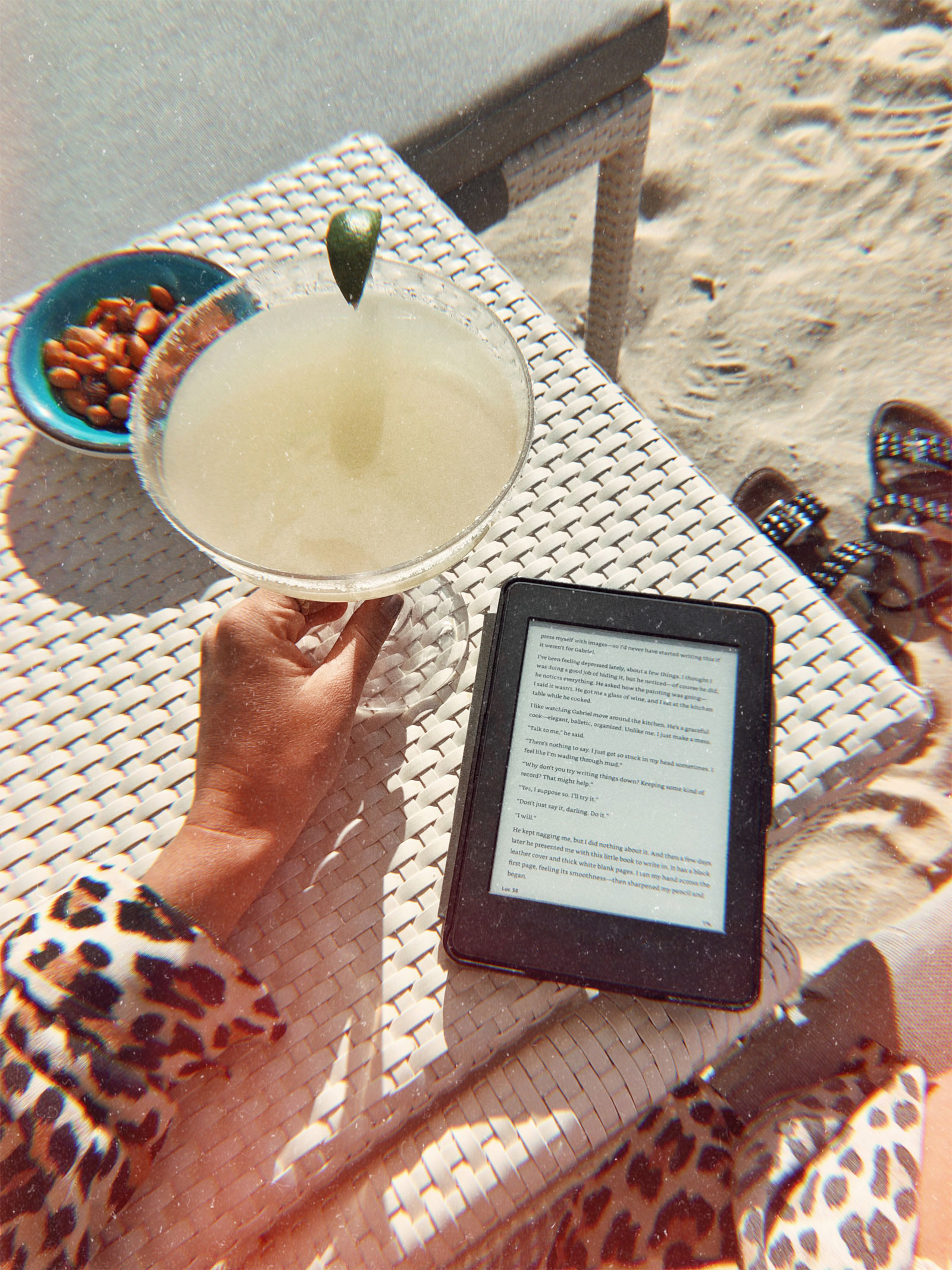 Margarita Kindle by the Beach Travel Photography / Dubai Travel Tips