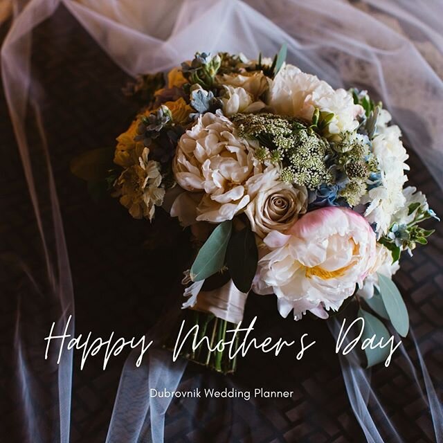 Happy Mother&rsquo;s Day !! 🧡#love #bestrong #dubrovnikweddingplanner #dubrovnikwedding #postponedontcancel #mothersday 
Photo credit: @dtstudio_weddings_croatia 
Flowers: @flowerdesignpatrea