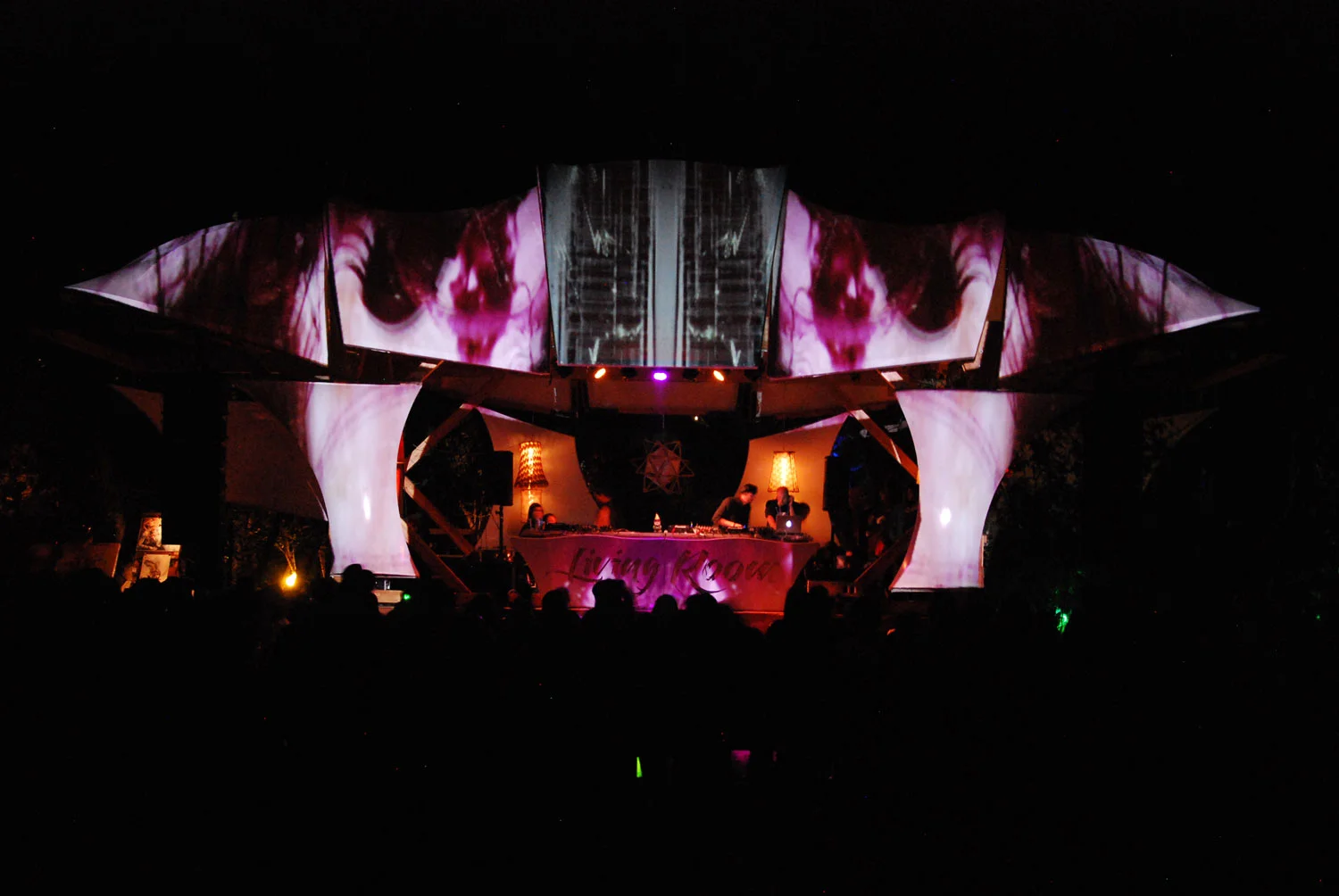 projections and video mapping 
