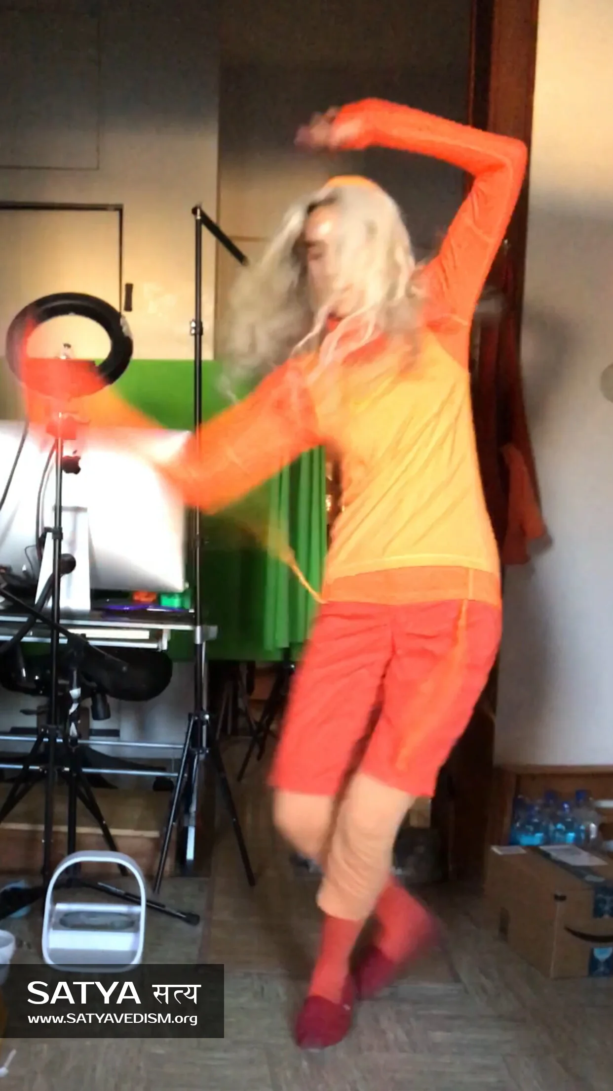 OM_SATYAVATARA_DANCE_08.jpg