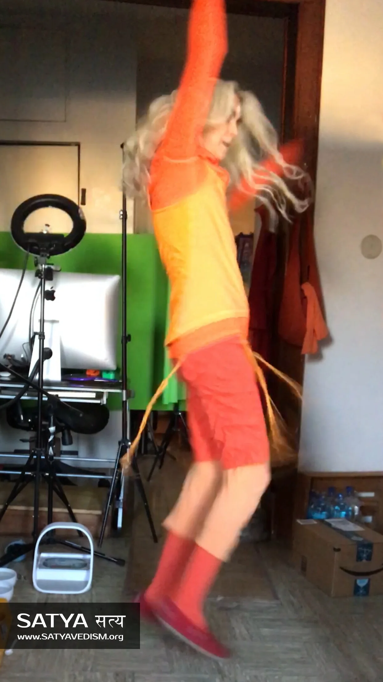 OM_SATYAVATARA_DANCE_09.jpg