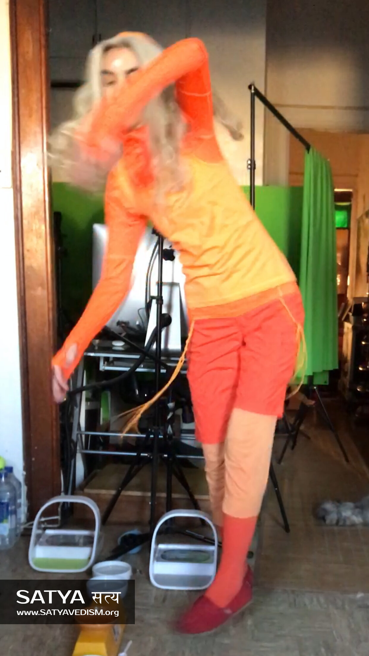 OM_SATYAVATARA_DANCE_11.jpg