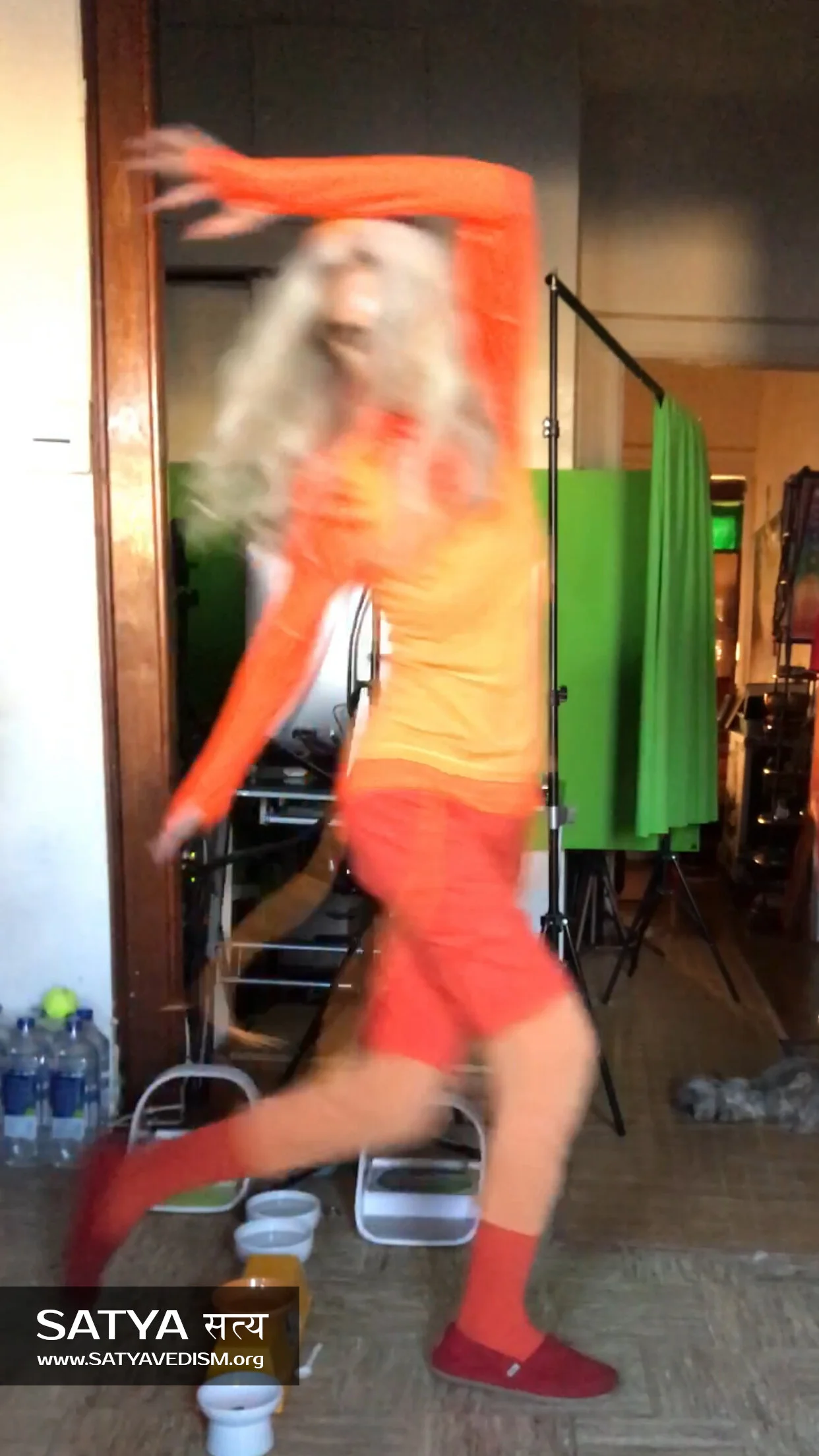 OM_SATYAVATARA_DANCE_14.jpg