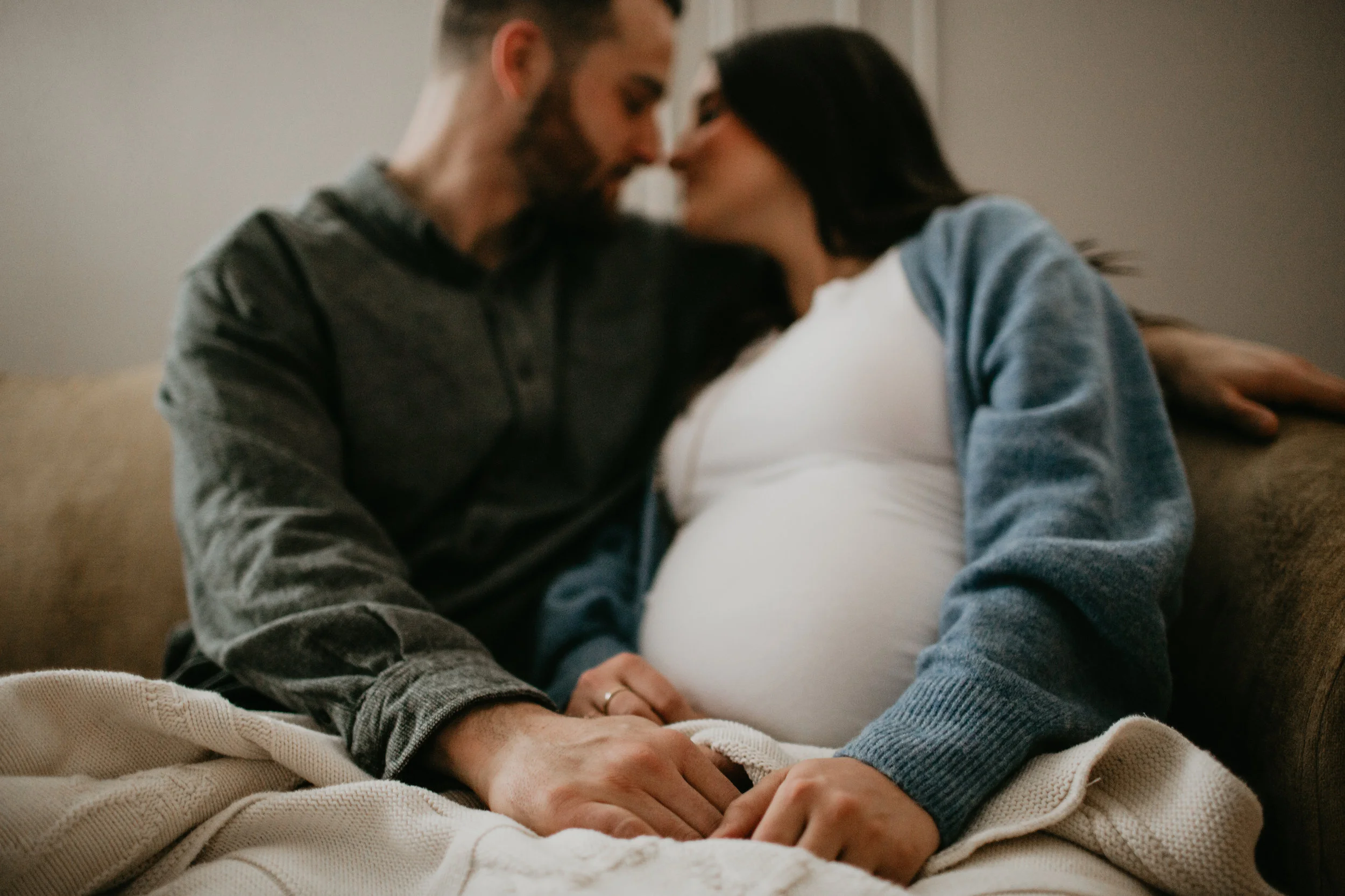 Mike &amp; Rebekkah // Romantic In-Home Maternity