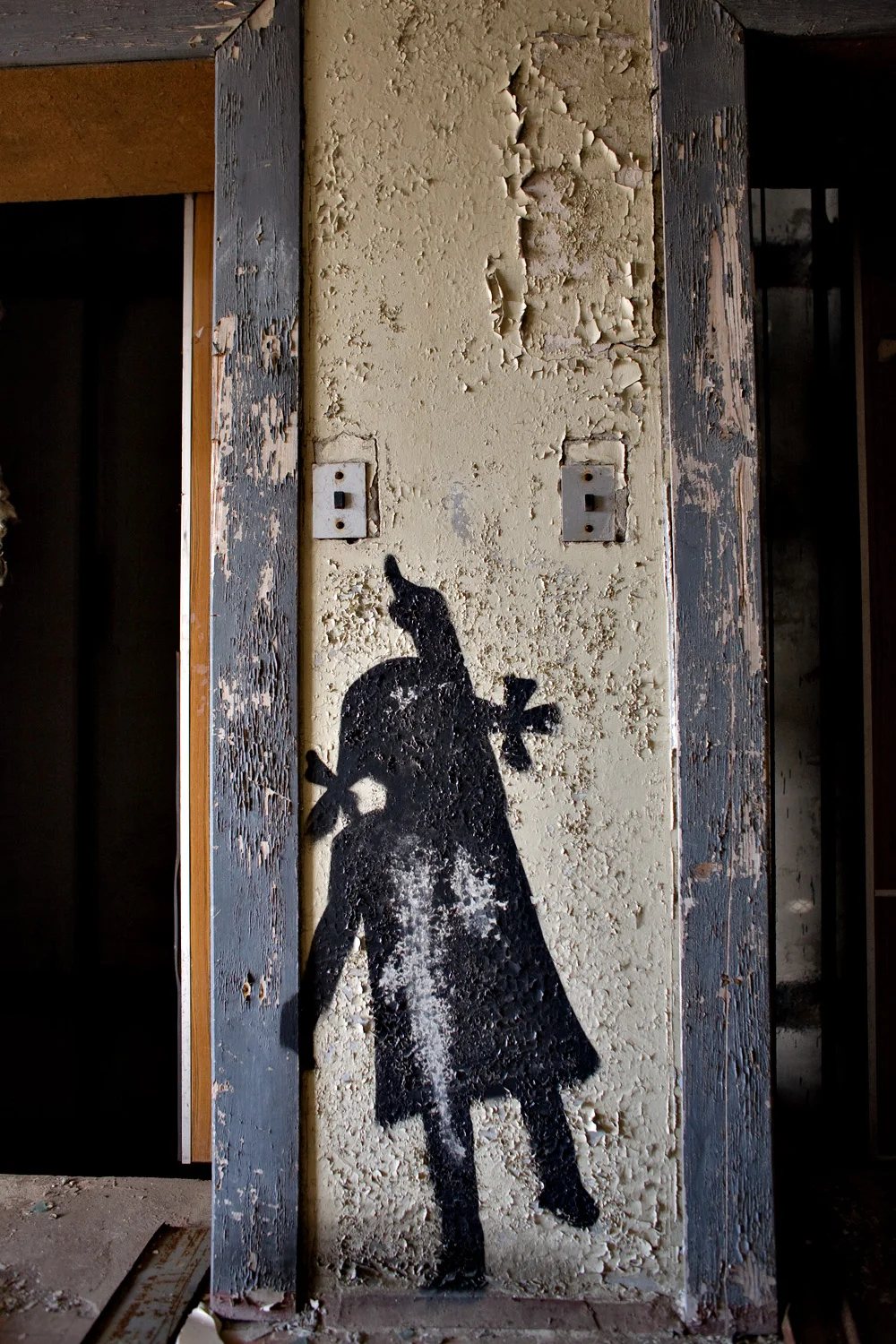 Stencilled figure by the elevators made by a German/Belarusian group illegally in 2005 with the alleged help of one of the official guides.