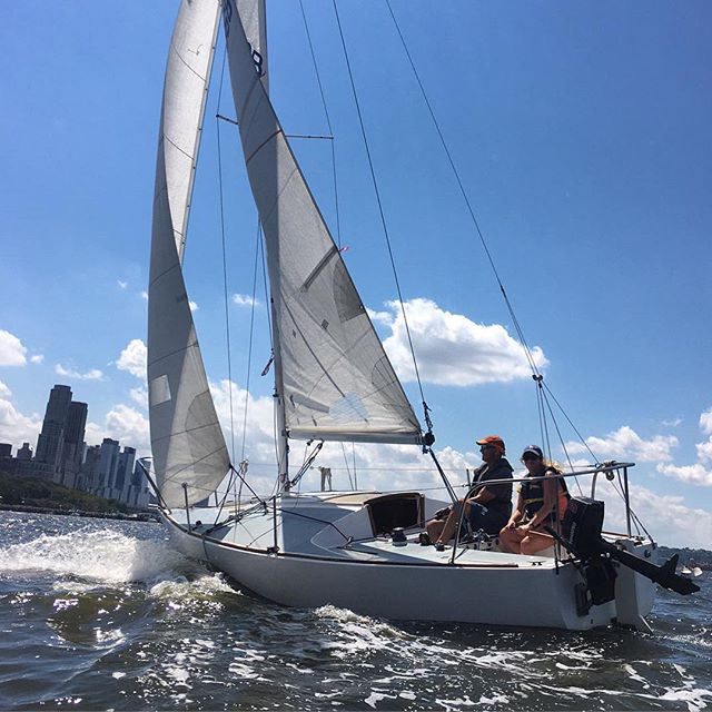 Sometimes it's nice to have the instructor all to yourself. @radiodavej24 enjoying some fresh breeze on private lesson. Thanks @jdhorvath for snapping a great shot from the inflatable. #sailing #nyc #bluebird #uws #sail #rio2016