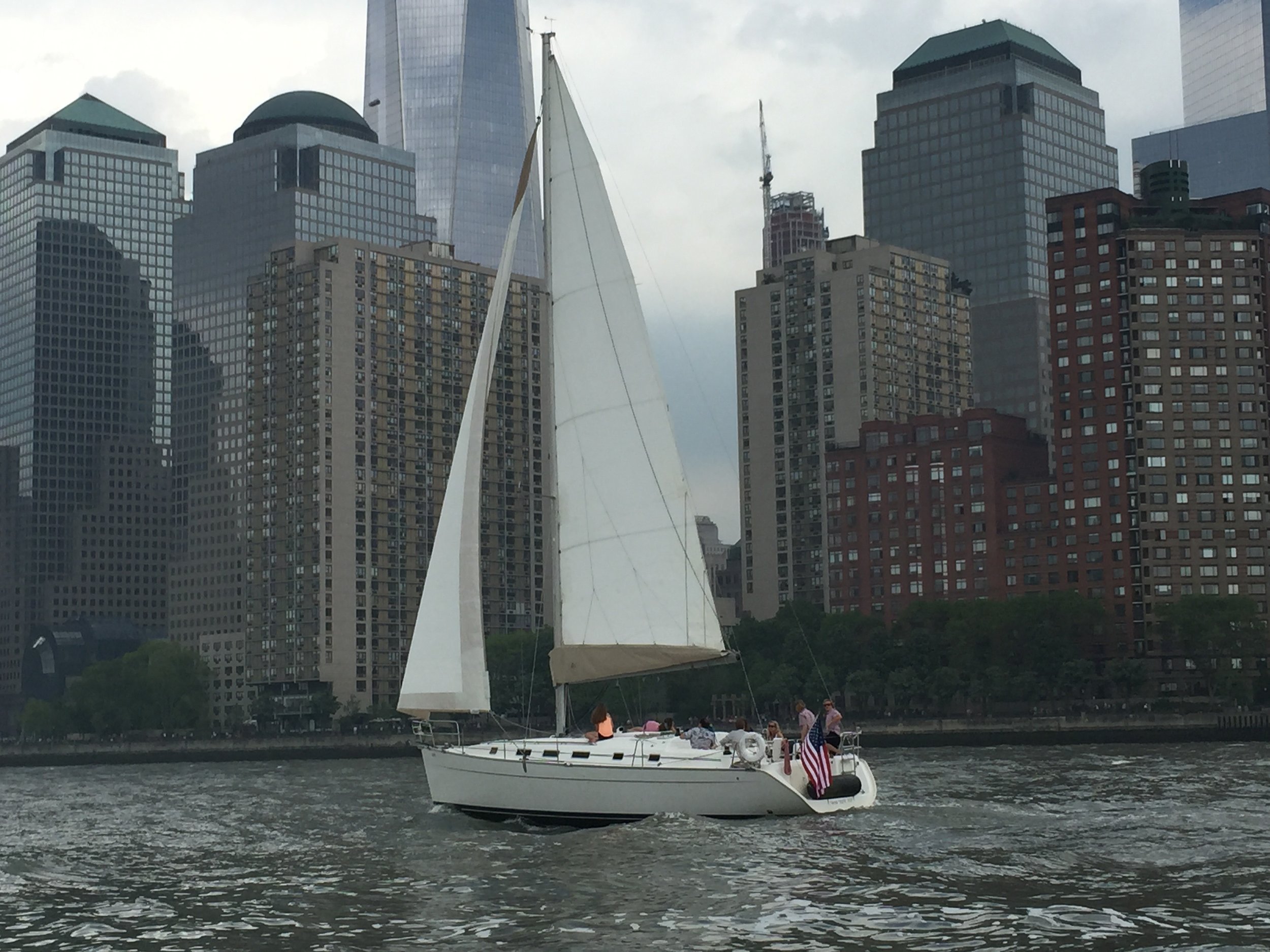 Sailboat Rental NYC Skyline.jpg