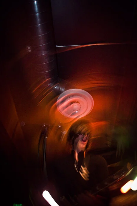 oGirl-On-Fire_The-Wire-07-2011_23.jpg