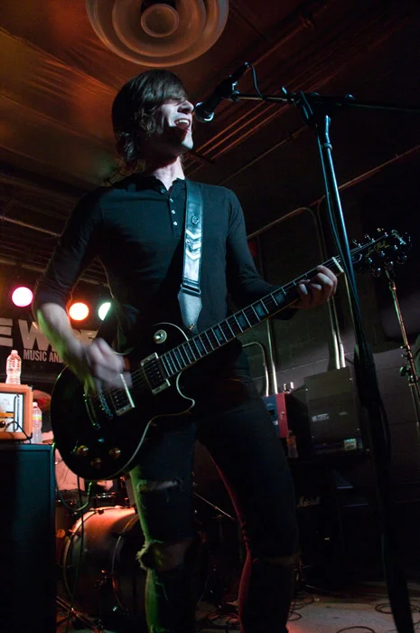 oGirl-On-Fire_The-Wire-07-2011_26.jpg