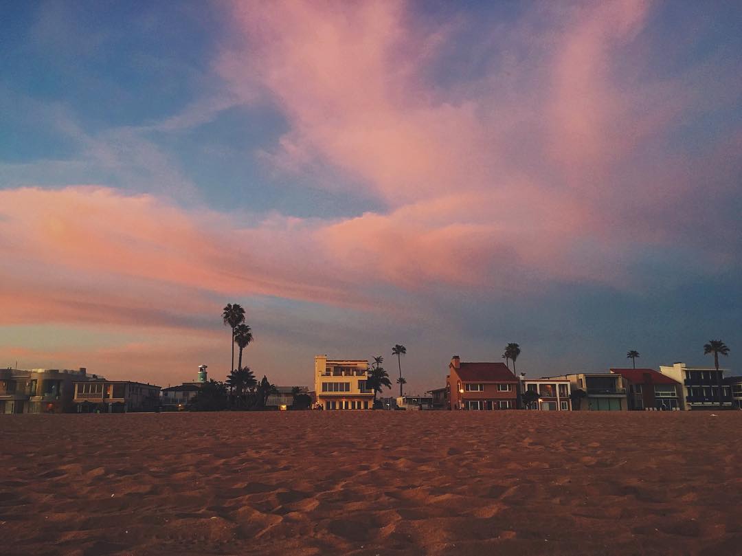 ok-ok-last-one-of-the-epic-sunset-adventure-for-valentinesday-at-newport-newportbeach-beach-41366-that-cottoncandy-clouds-sky-though-pantone-rosequartz-serenity_25259708441_o.jpg