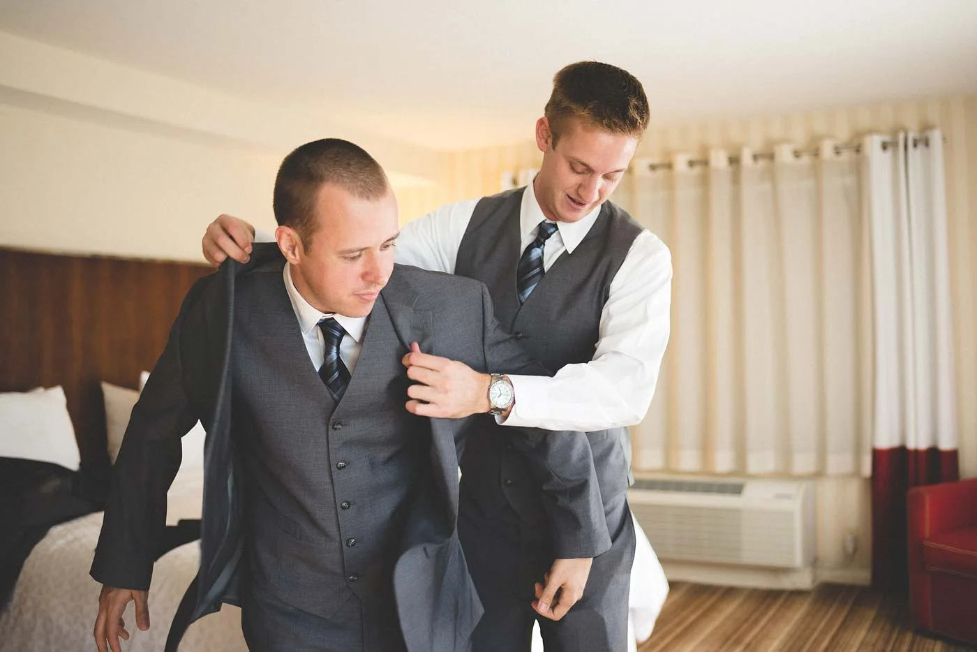 sJennifer-+-Scott---Lindley-Scott-House---01-Boys-Geting-Ready-38.jpg