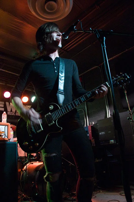 oGirl-On-Fire_The-Wire-07-2011_26.jpg
