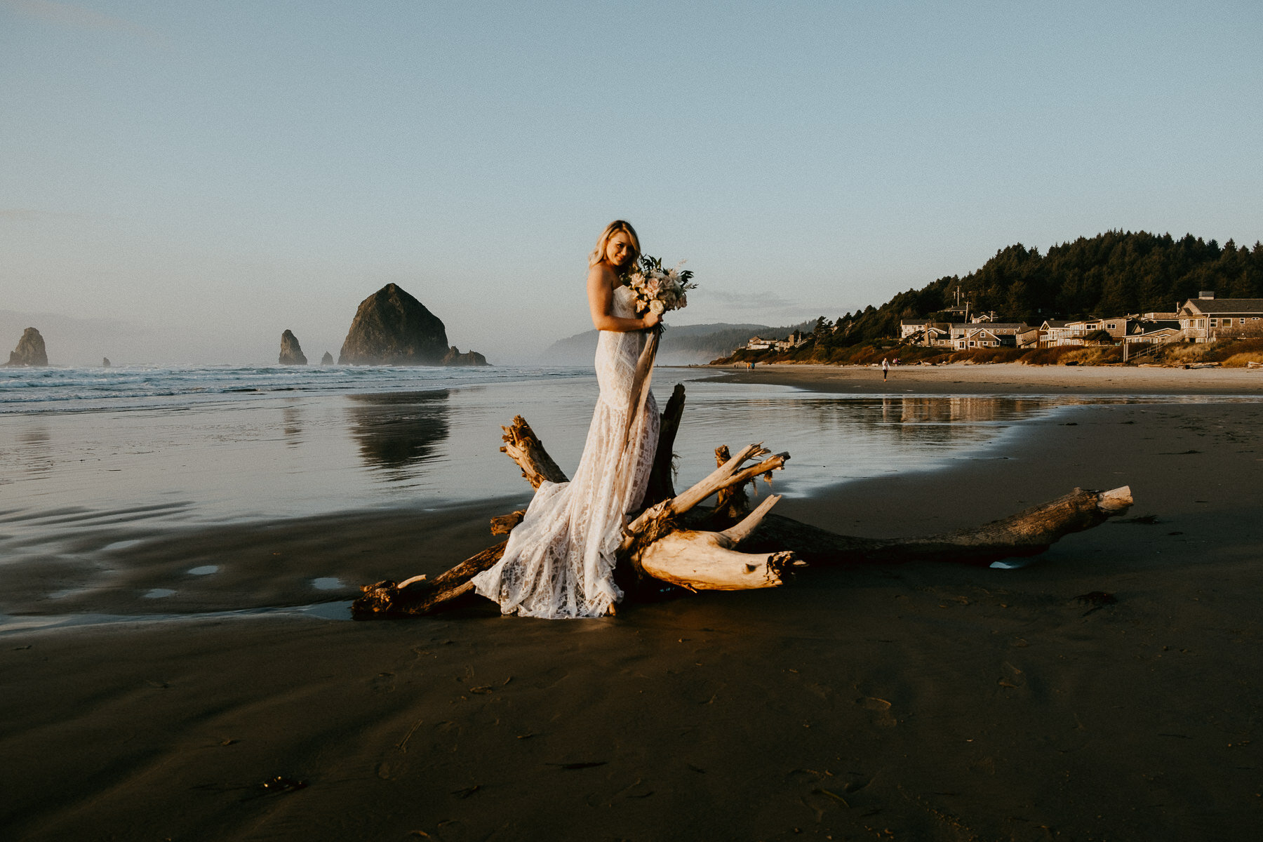 sKendra + Tim - Cannon Beach Oregon Wedding - IG Vaughntastic-155.jpg