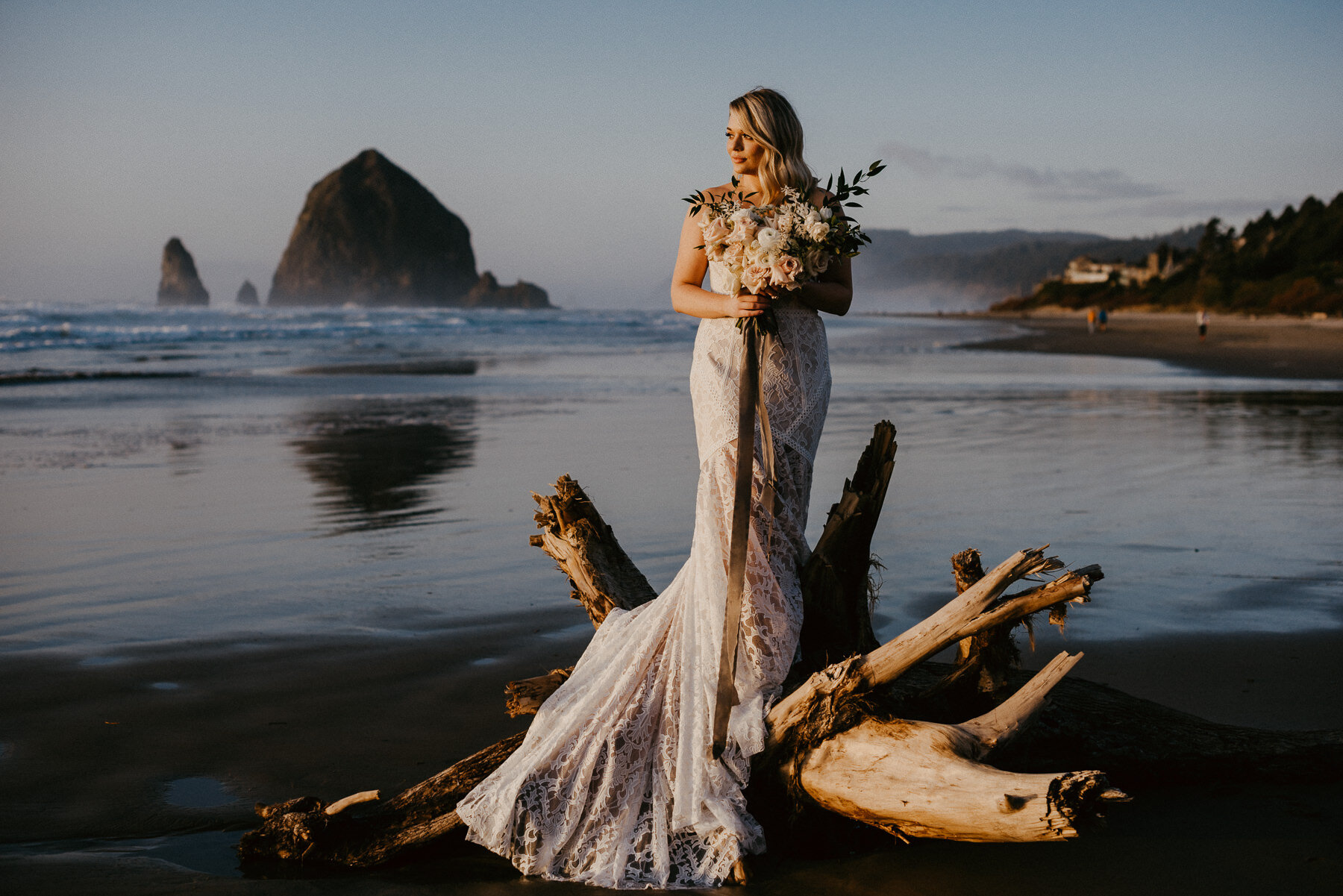 sKendra + Tim - Cannon Beach Oregon Wedding - IG Vaughntastic-160.jpg